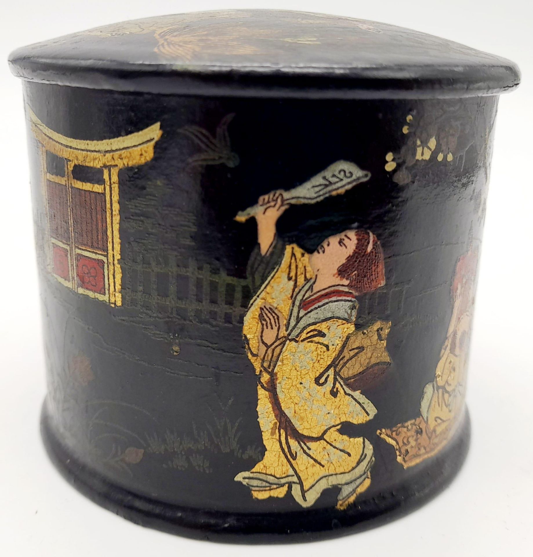 An Antique Chinese Black Lacquer Box. Wonderful decoration with gold on black depicting Mothers at - Image 9 of 13