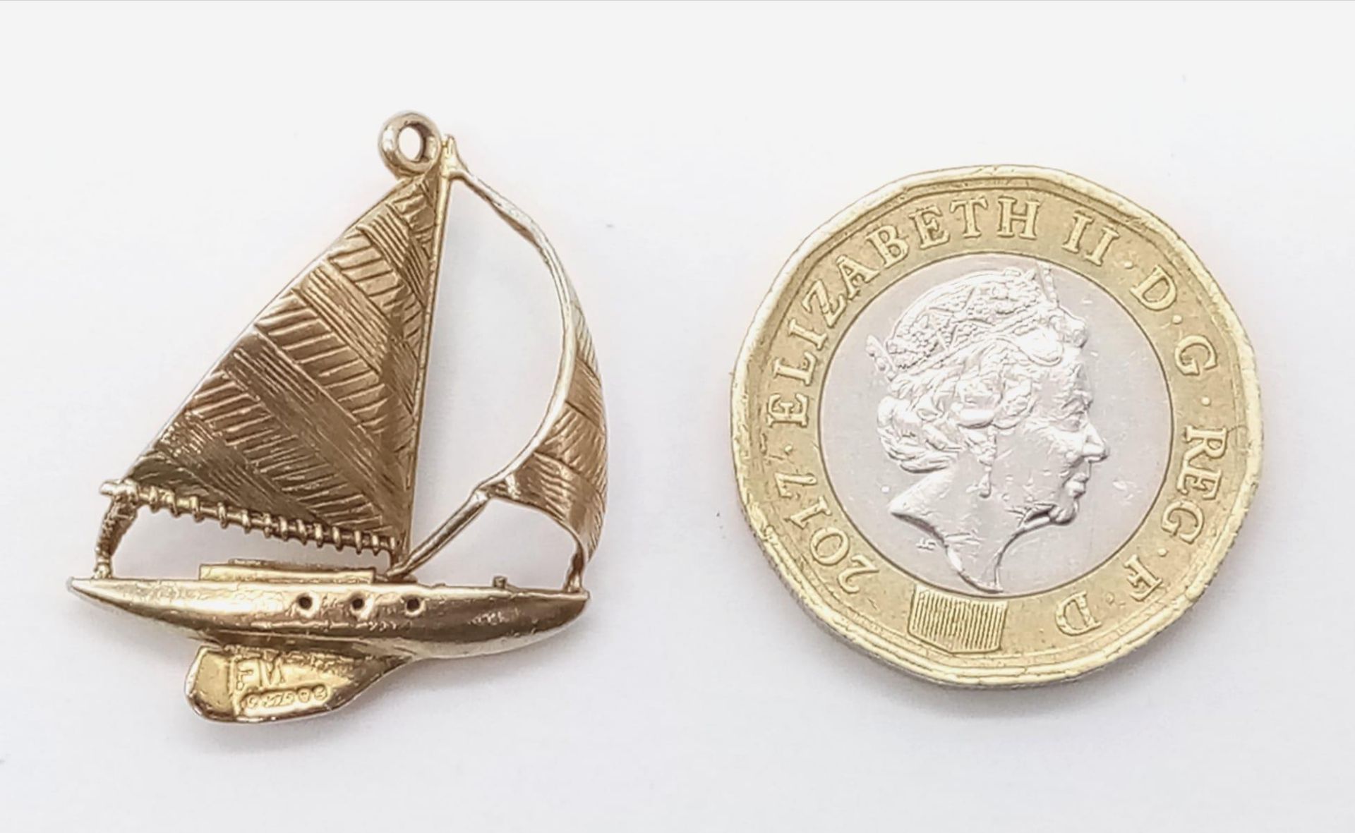 A 9K Yellow Gold Sailboat Pendant/Charm. 2cm x 2cm. 3.42g - Bild 4 aus 7