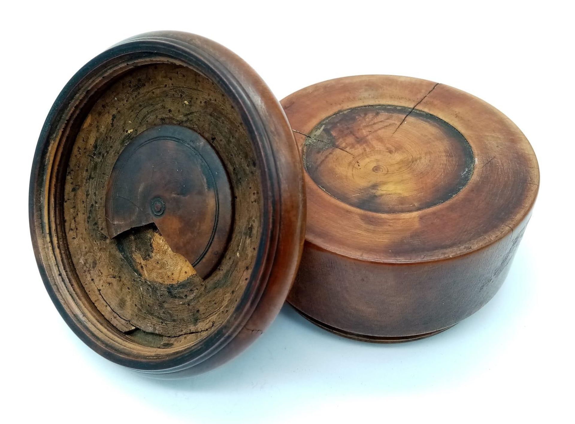 WW1 British Screw Lidded Wooden Pot with Silver Royal Flying Corps Badge. - Bild 3 aus 5