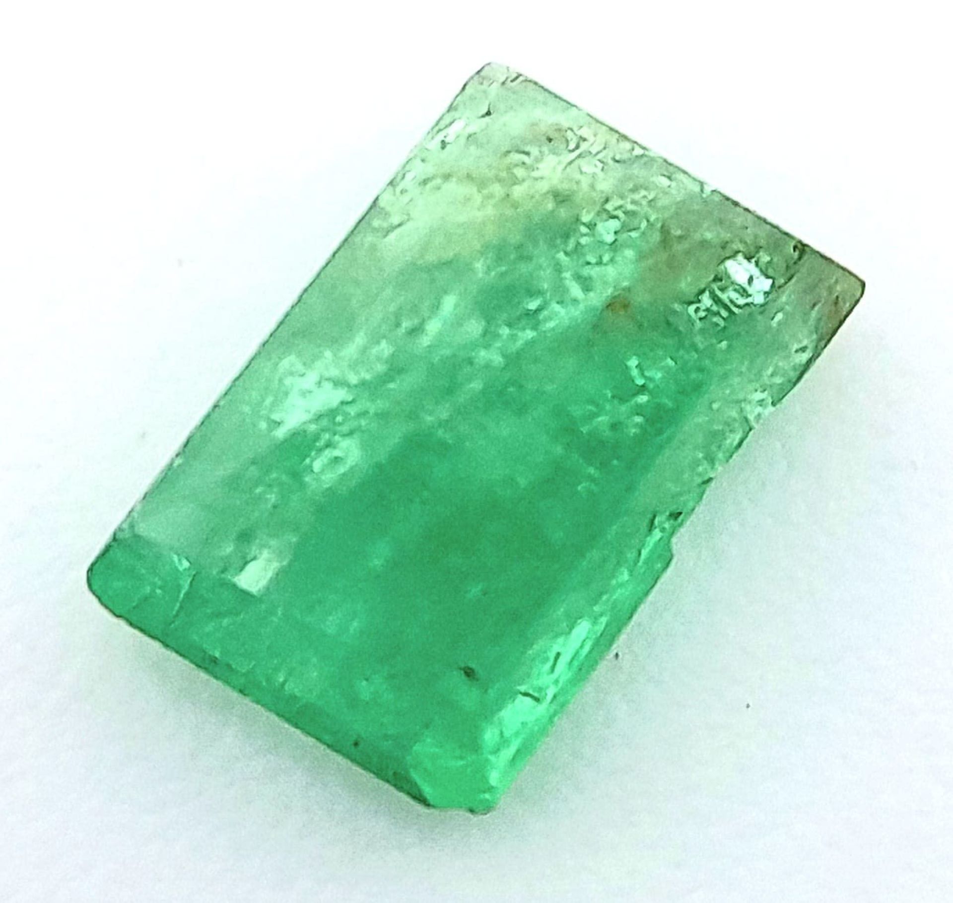 A 0.51ct Zambian Emerald Gemstone, Rectangle shape. Comes with the GFCO Swiss certificate. ref: ZK - Image 2 of 4