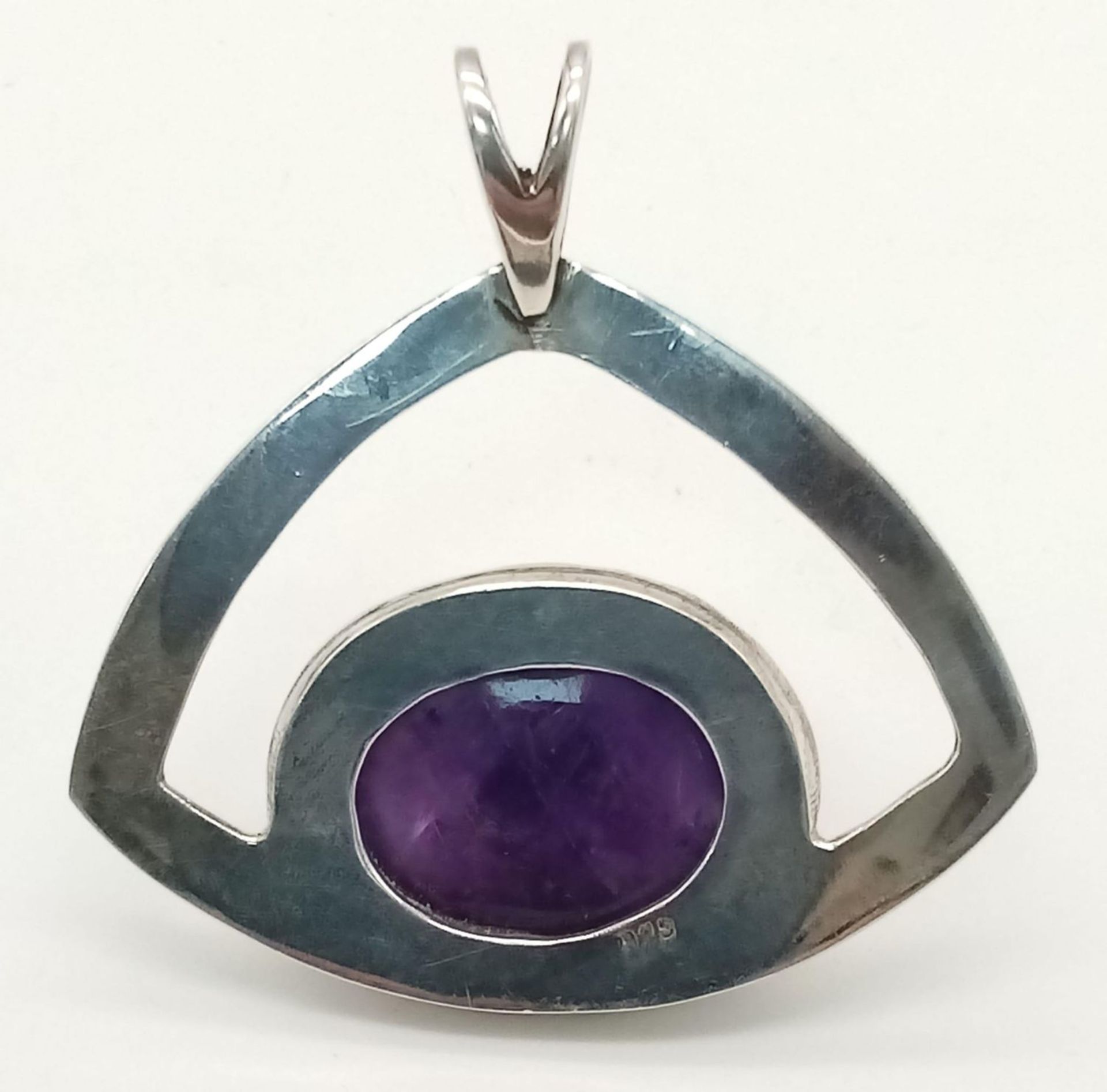 A Modernist Design, Sterling Silver, 2.4cm Length Oval Cut Amethyst Cabochon Pendant. The Pendant - Image 5 of 6