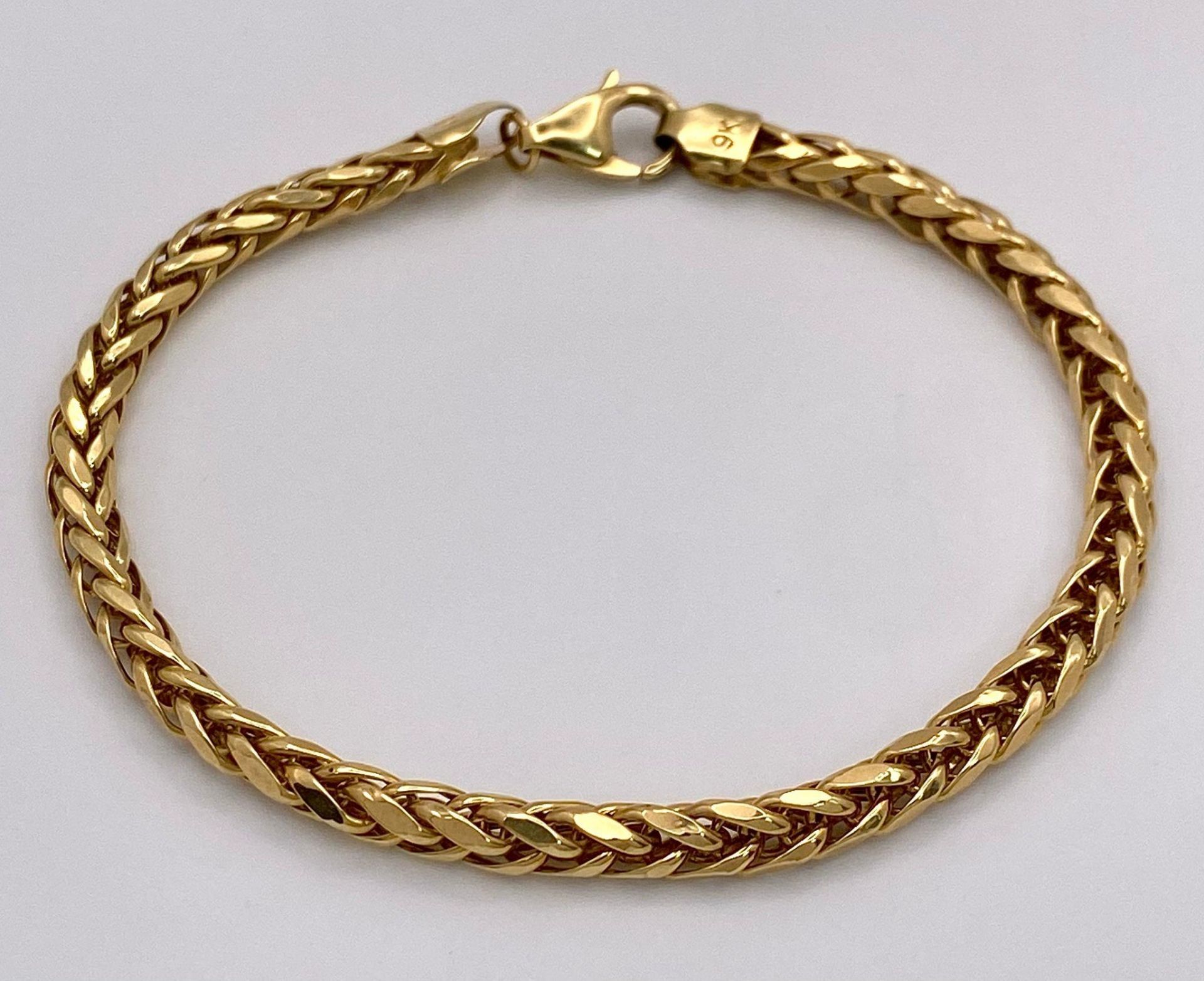 A 9K Yellow Gold Intricate Link Bracelet. 18cm. 5g weight.