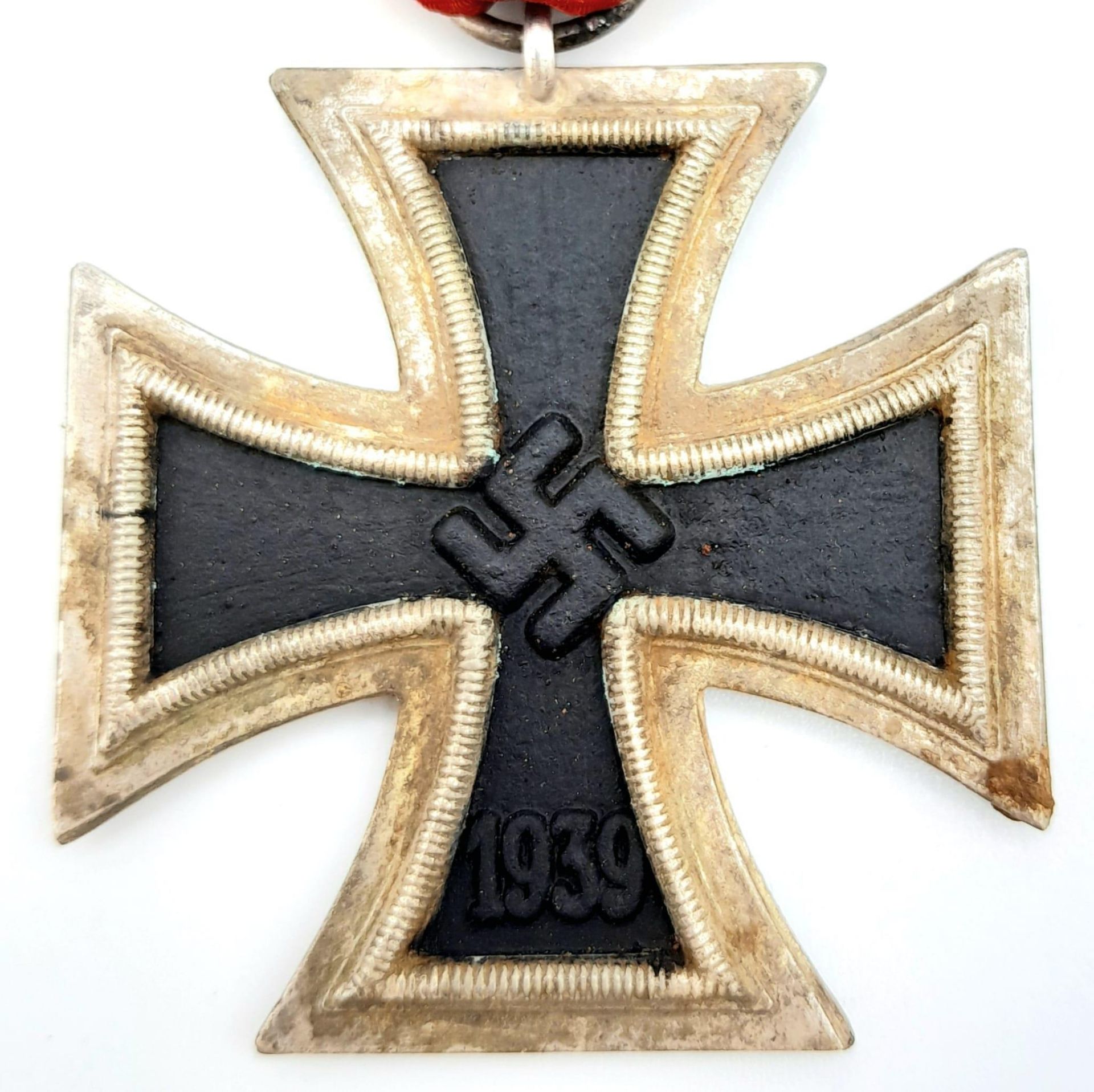 WW2 German Iron Cross 2nd Class. 3 part construction with an Iron Core. - Bild 2 aus 4