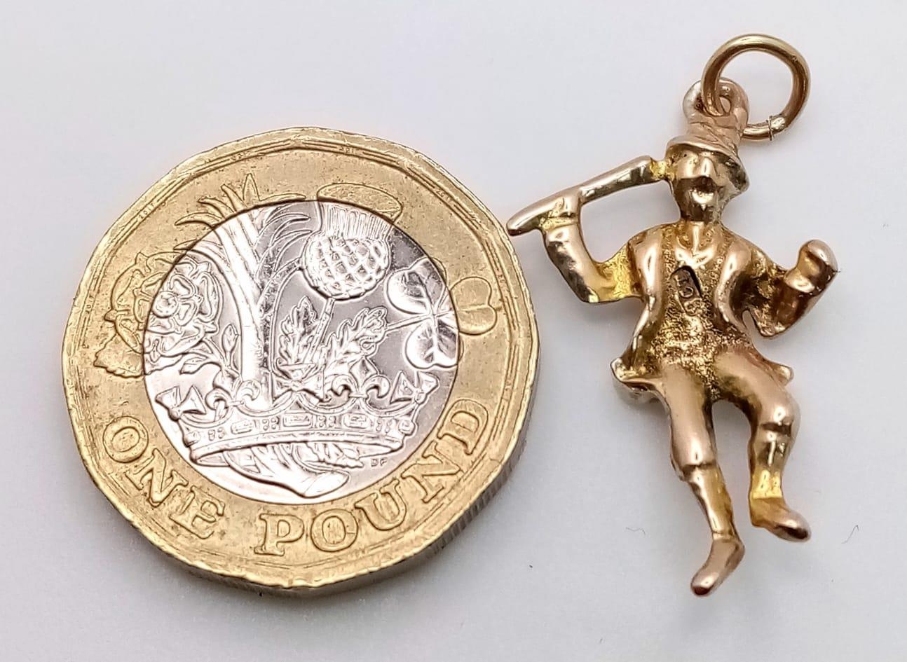 A Vintage 9K Yellow Gold Machete Dancing Fool Pendant/Charm. 3cm. 2.5g weight. - Image 4 of 6