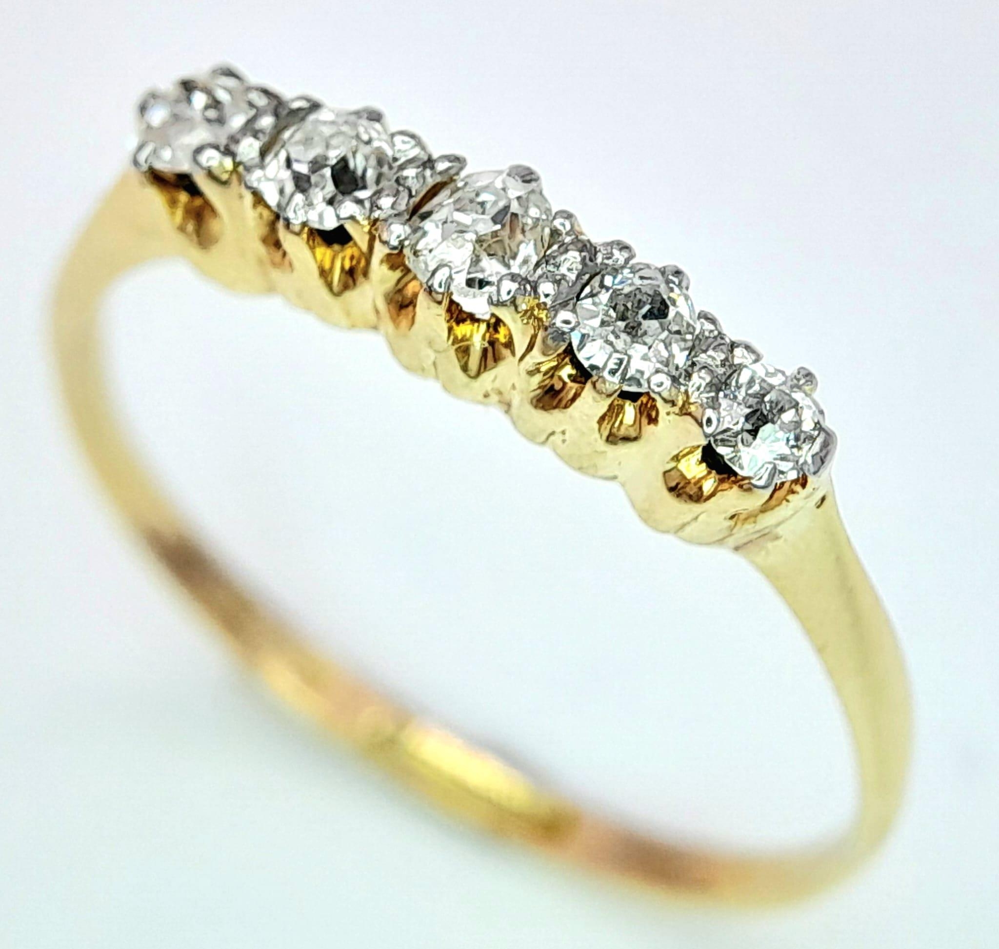 An 18K Yellow Gold and Platinum Vintage Old Cut Diamond 5 Stone Ring. 0.20ctw, Size M, 1.5g total - Image 2 of 11