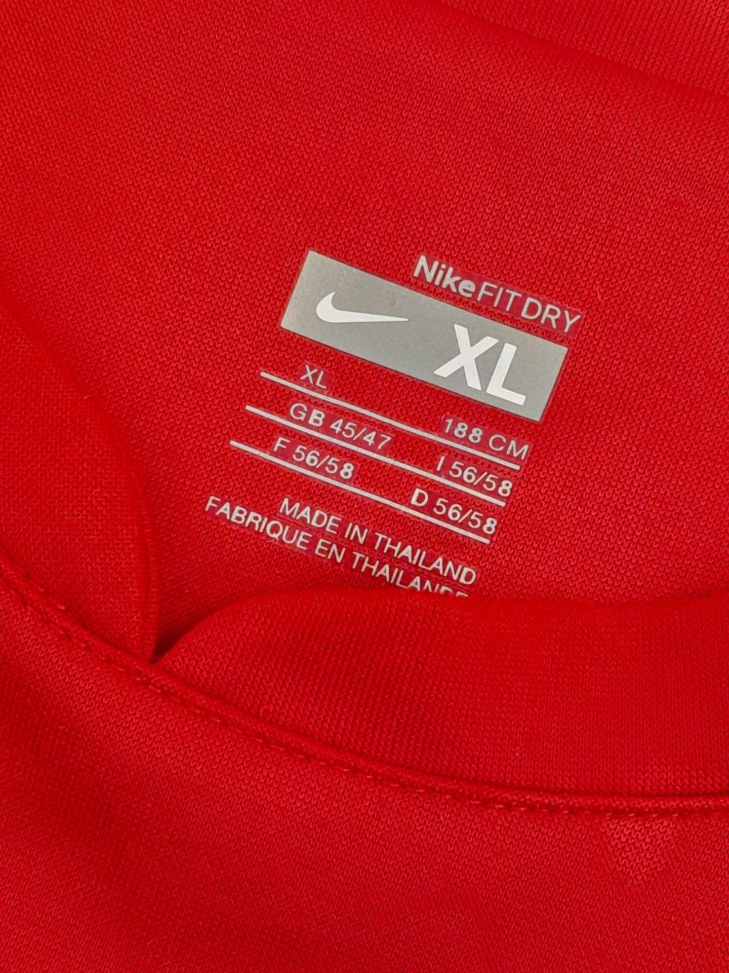 A Collection of Manchester United Clothing: Nike Red Shirt - AIG (XL), Scarf, Xmas Hat, Beenie hat - Image 4 of 6