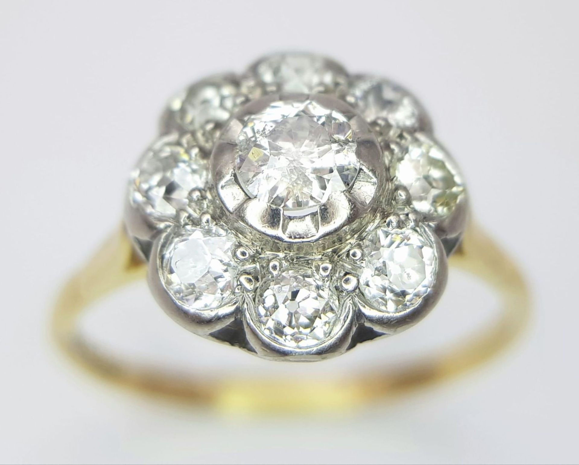 An 18 K yellow gold ring with a large diamond cluster, size: T, weight: 3.4 g. - Image 5 of 10