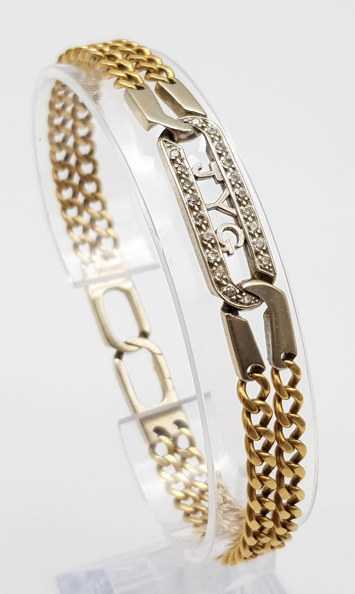 An 18K Yellow and White gold Diamond Bracelet. A double row of flat yellow gold curb links connect - Bild 2 aus 8