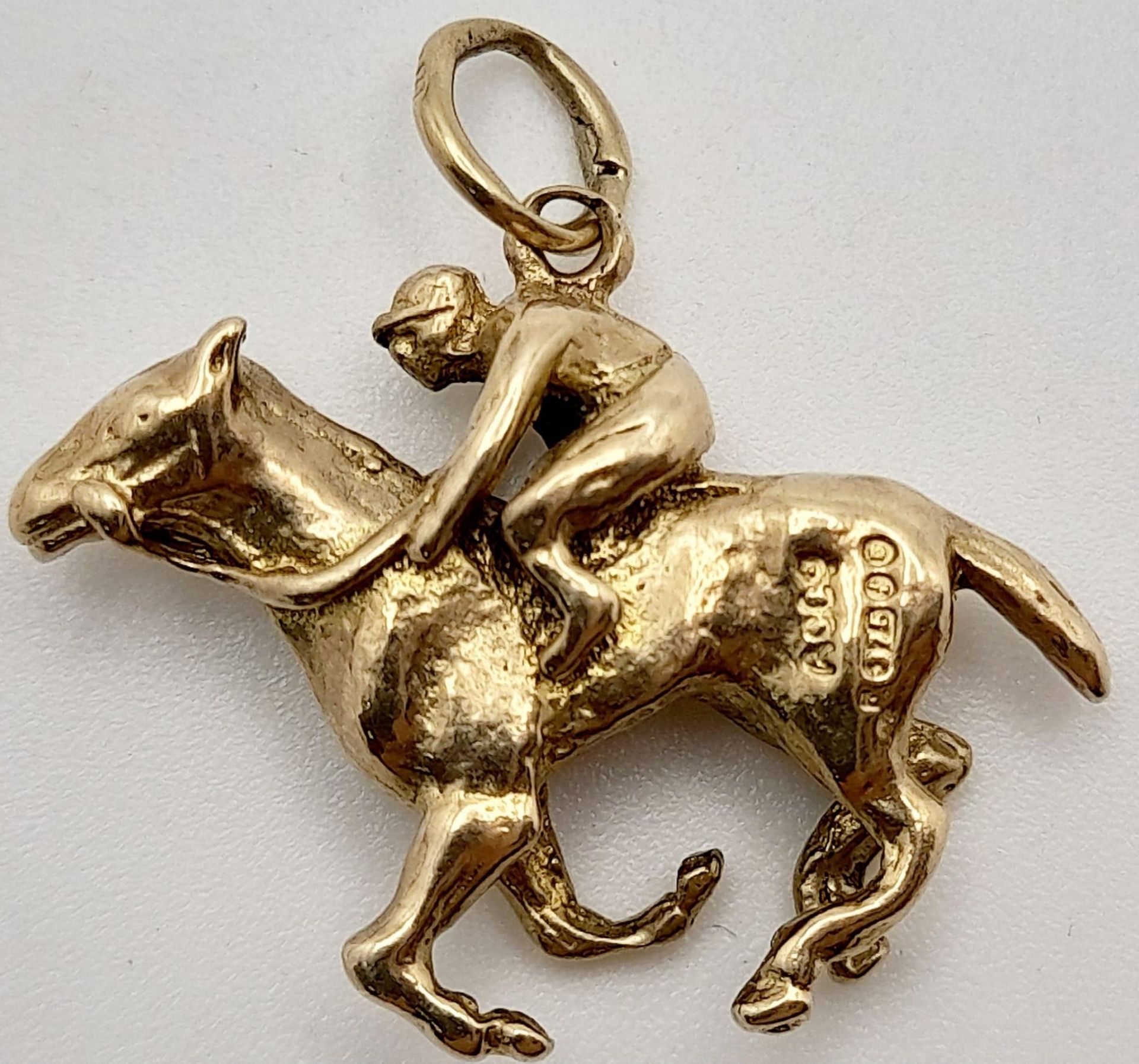 A Jockey and Racehorse 9k Yellow Gold Pendant/Charm. 2.5cm. 4.9g - Image 4 of 9