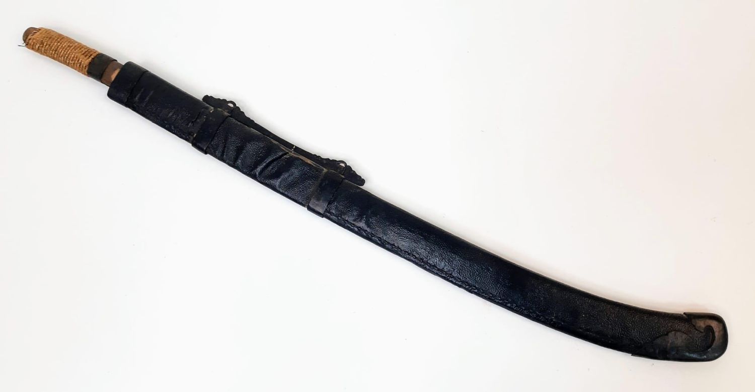 An Antique Heavy Curved Blade Oriental Sword in Leather Covered Wooden and Iron Sheath. Very Sharp - Image 13 of 16