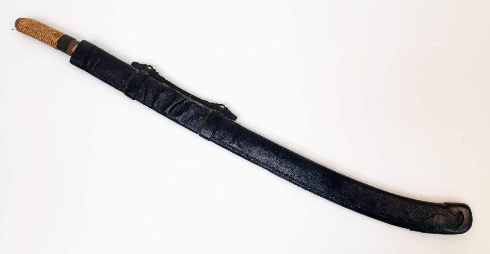 An Antique Heavy Curved Blade Oriental Sword in Leather Covered Wooden and Iron Sheath. Very Sharp - Bild 13 aus 16