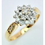 AN 18K YELLOW GOLD DIAMOND SET CLUSTER RING. 0.33CT. 3.7G. SIZE M.