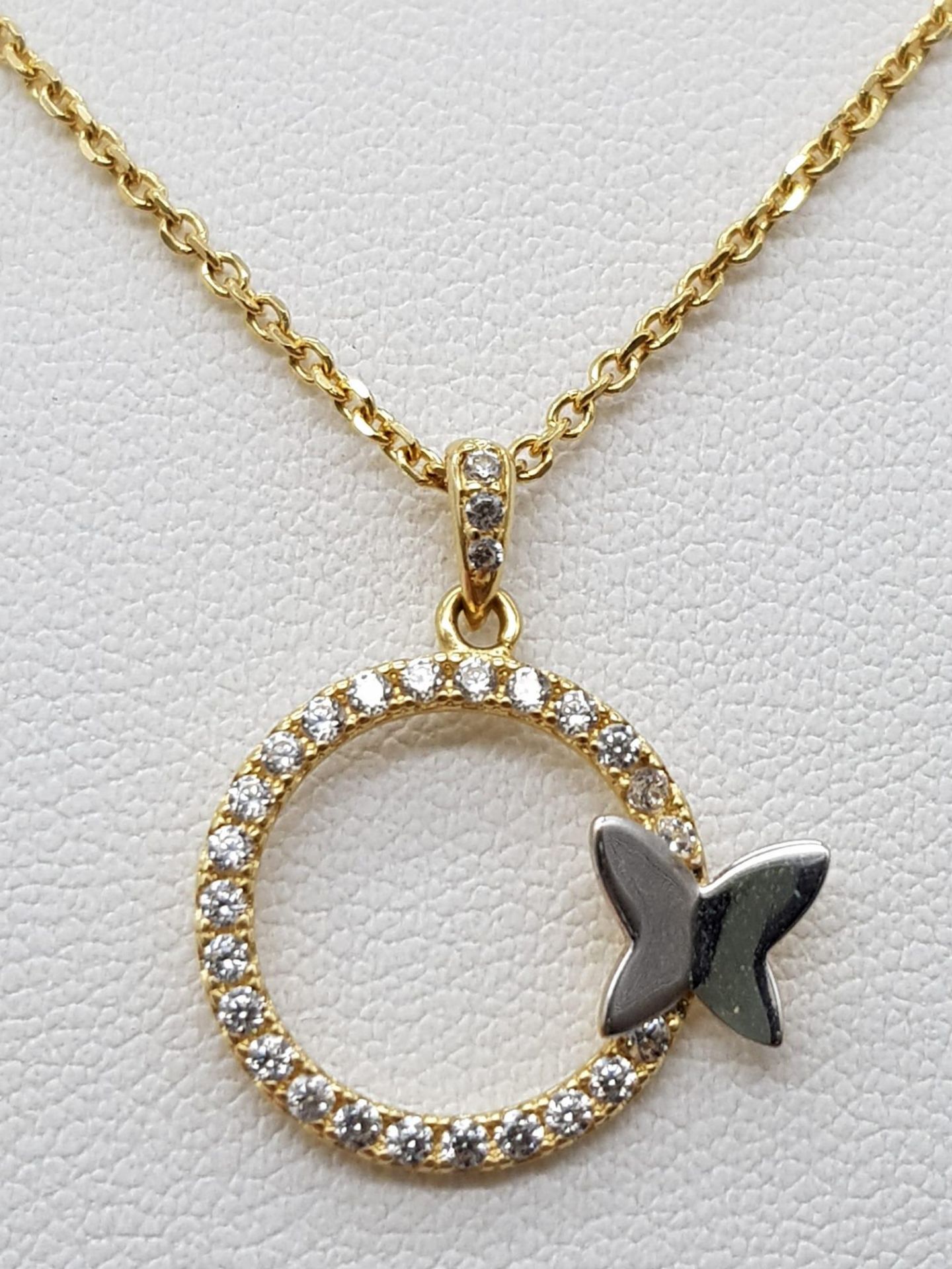 a pretty 18K Yellow Gold CZ stone Set Butterfly pendant on 19” length 18k gold Necklace, 3.9g - Image 3 of 11