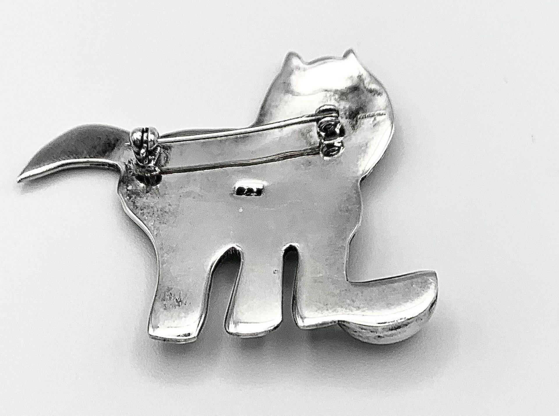 A 925 silver cat brooch. Total weight 14.95G. 5 X 5.7 cm. - Image 3 of 5