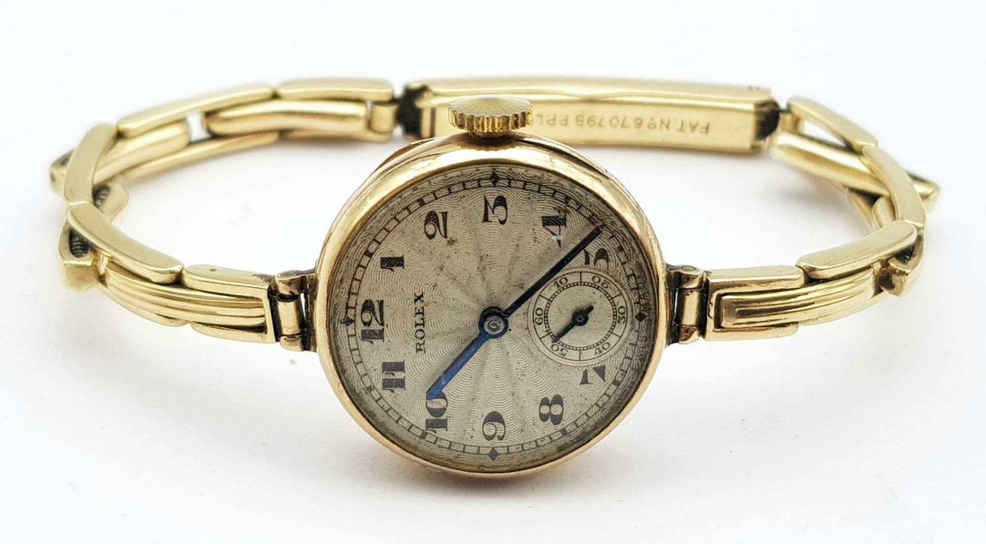 A Vintage 9K Gold Rolex Mechanical Ladies Watch. 9k gold expandable bracelet. 9k gold case - 23mm.
