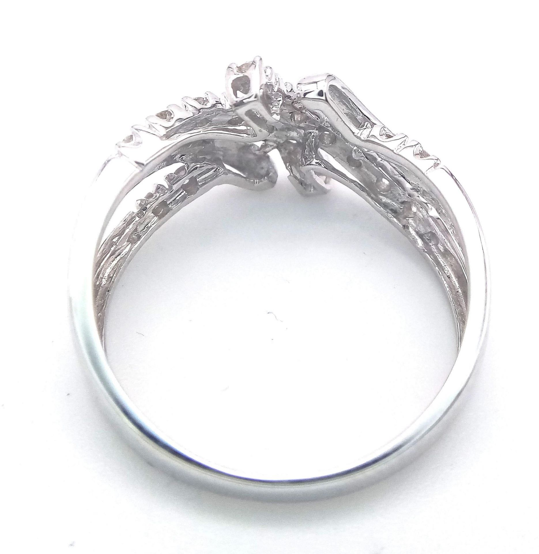 A FANCY 9K WHITE GOLD DIAMOND CROSSOVER RING, APPROX 0.15CT DIAMONDS, WEIGHT 2.6G SIZE Q - Image 6 of 12