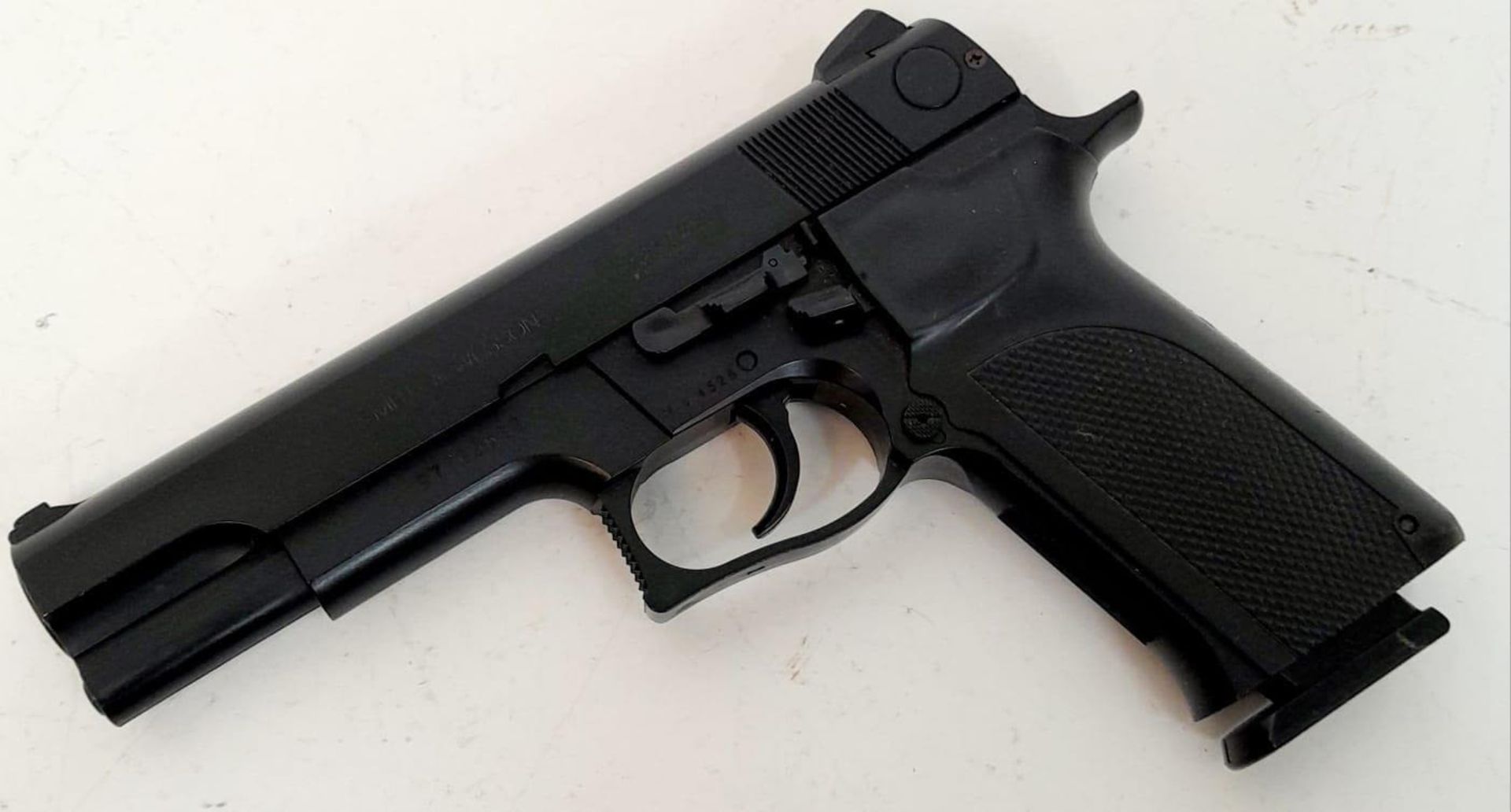 A Smith and Wesson Soft Air 6mm BB Air Pistol. Full Working Order. Comes with Anglo Arms Holster. UK - Image 5 of 10