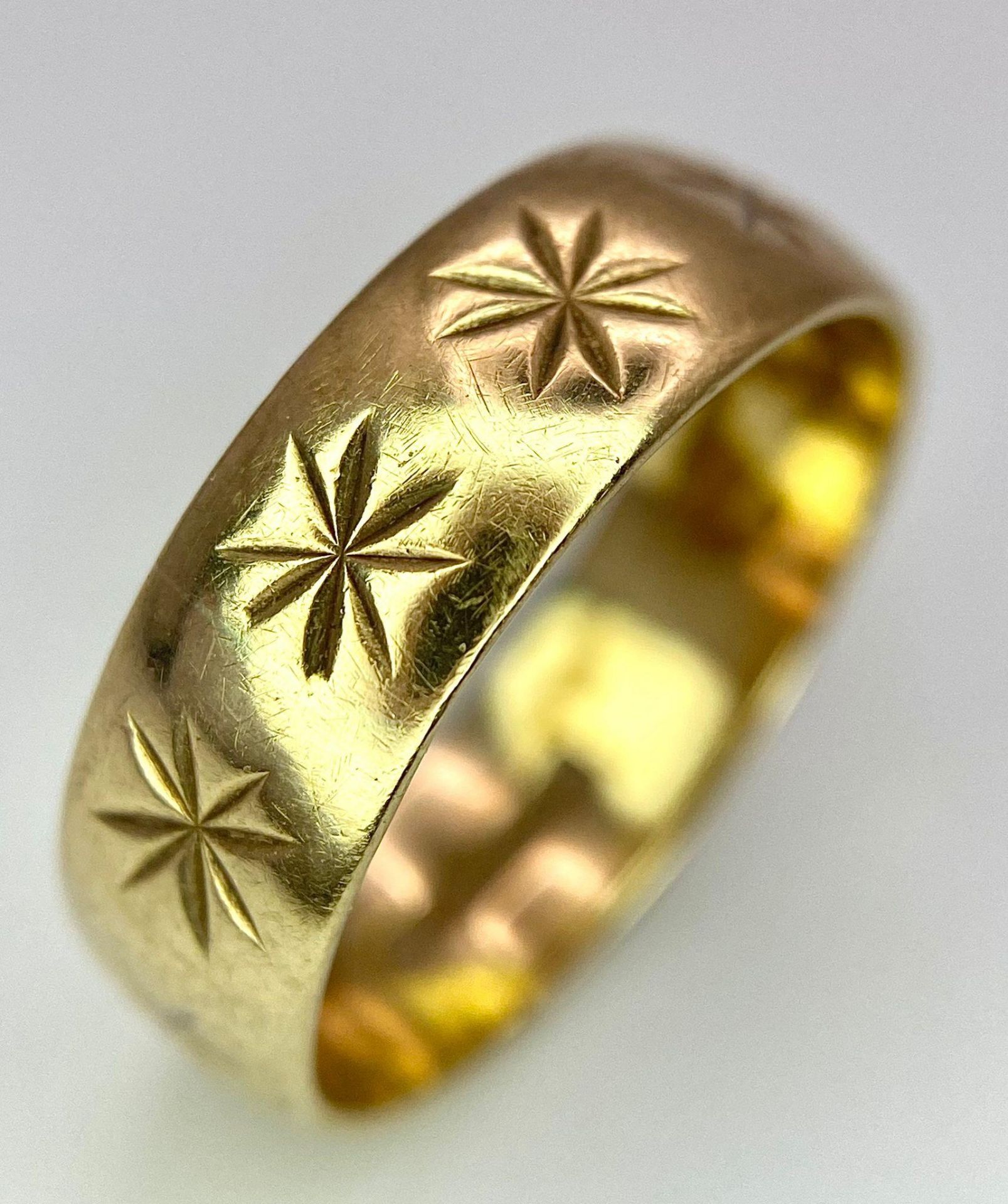 A Vintage 9K Yellow Gold Band Ring with Star Decoration. 5mm width. Size M. 2.8g weight.