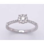 A PLATINUM DIAMOND RING, APPROX 0.35CT DIAMONDS, WEIGHT 4.1G SIZE N