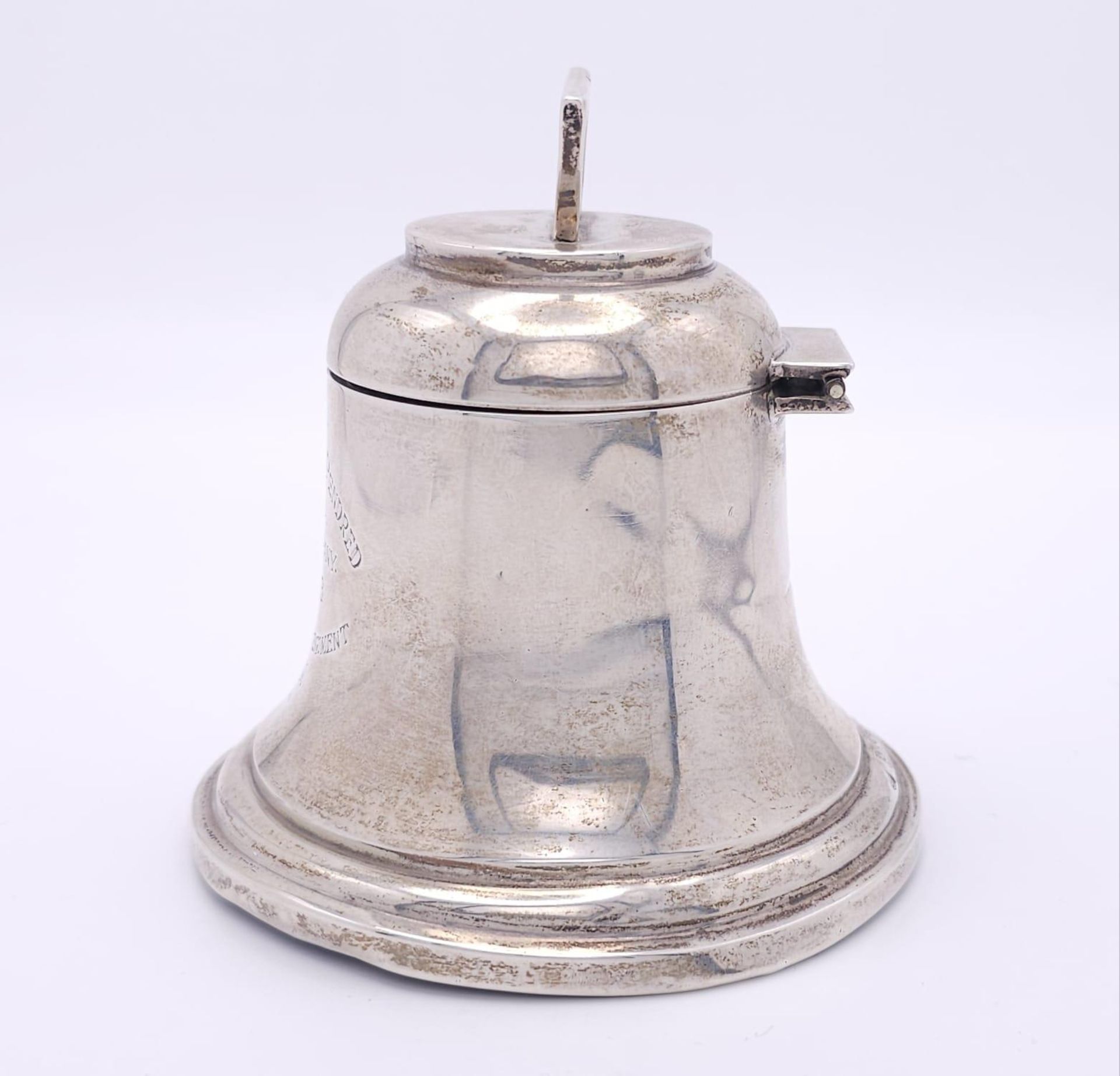 A WW2 Era Silver Inkwell in the Form of a Bell - Dedicated to 2nd Lieutenant G. Pendred from 'G' - Bild 4 aus 19