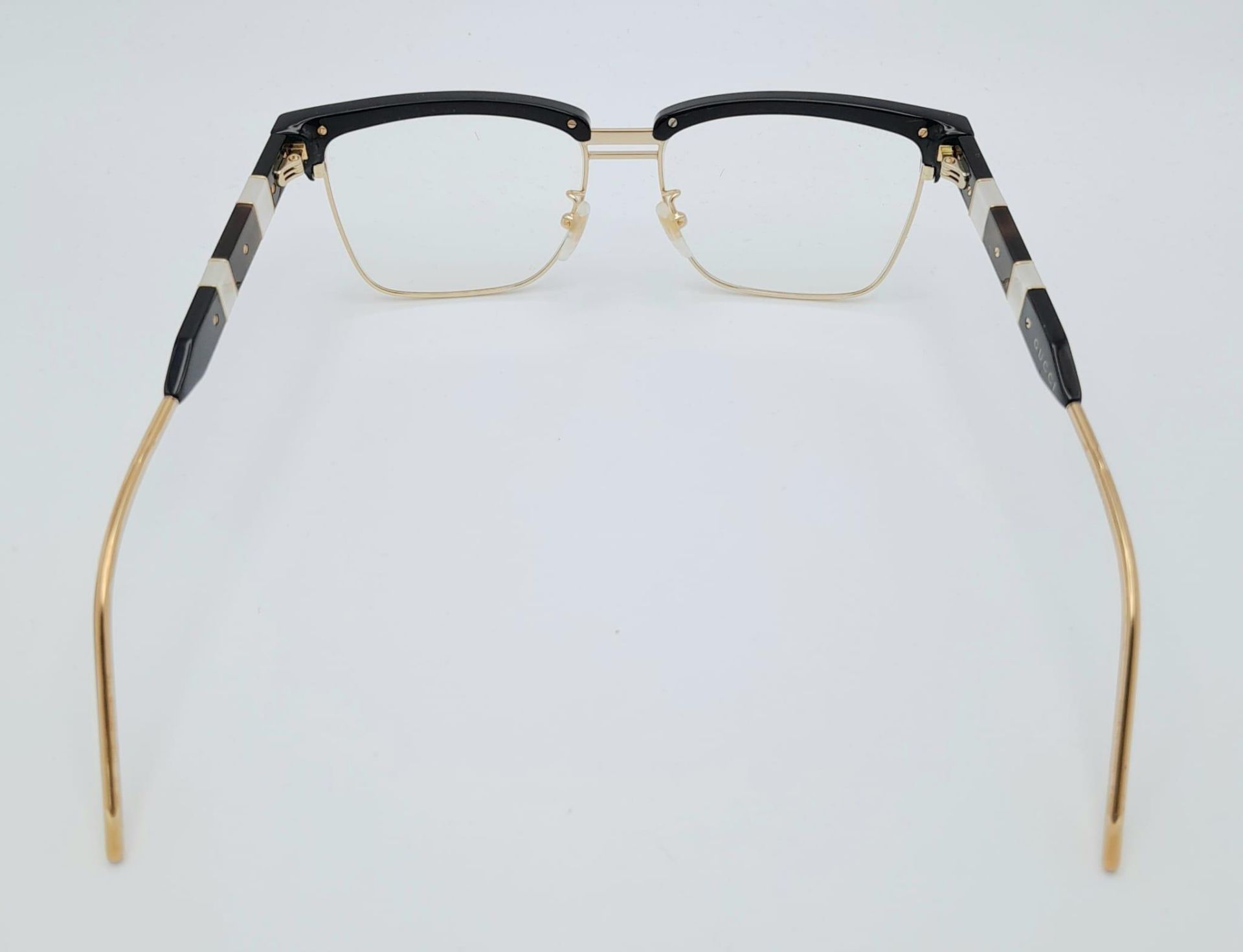 A GUCCI pair of glasses, gold plated in parts with mother of pearl highlights. Very stylish! - Bild 4 aus 5