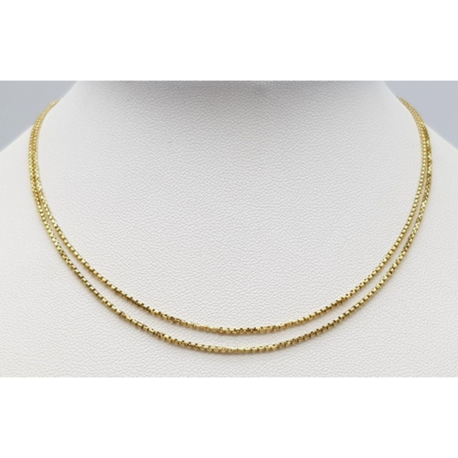 An 18K Yellow Gold Petite Square Link Necklace. 62cm. 5g - Bild 2 aus 5