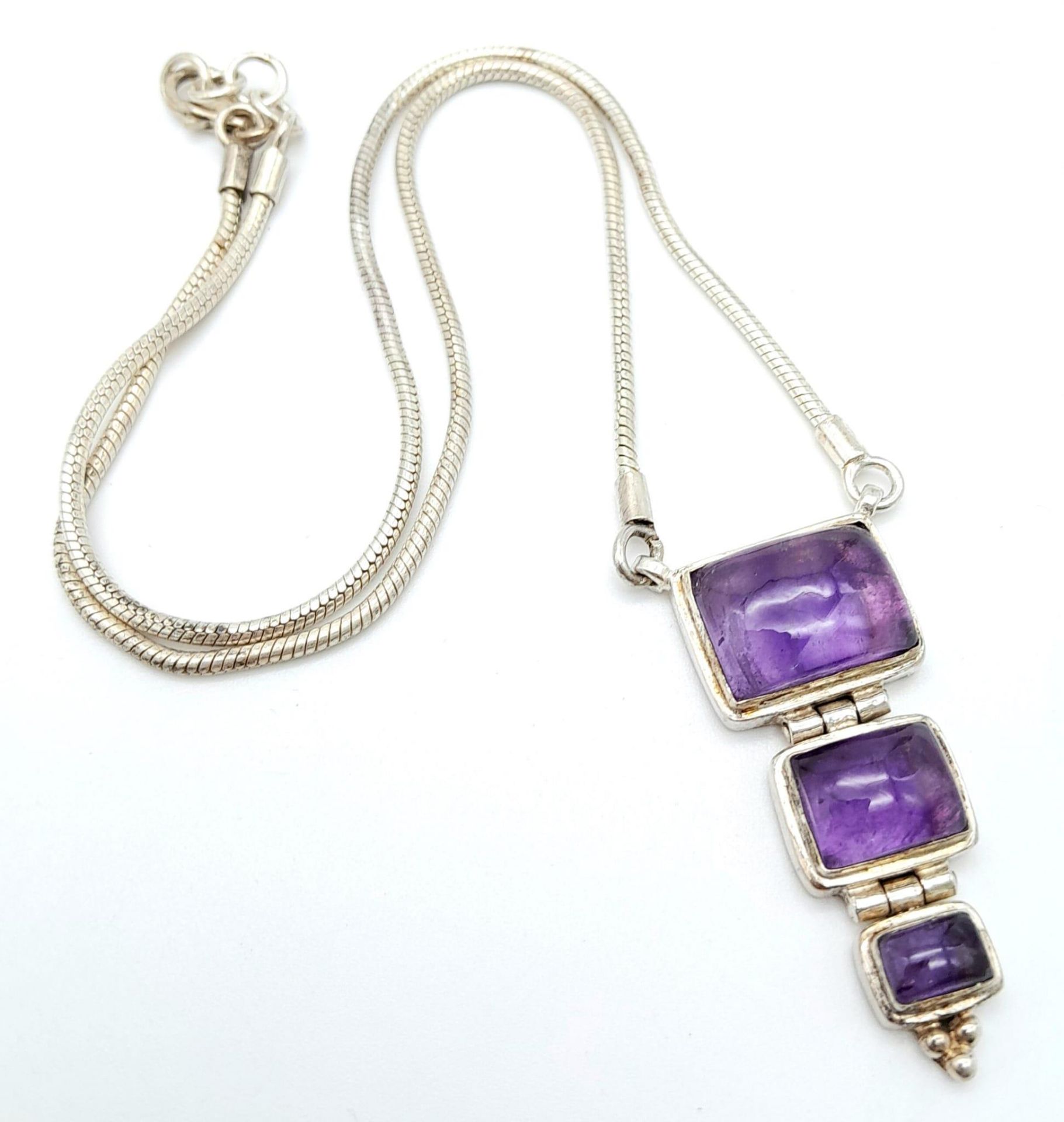 A Vintage Sterling Silver, Graduating Size, Amethyst Set Necklace. 40-43cm Length. Gross Weight 19. - Bild 5 aus 11