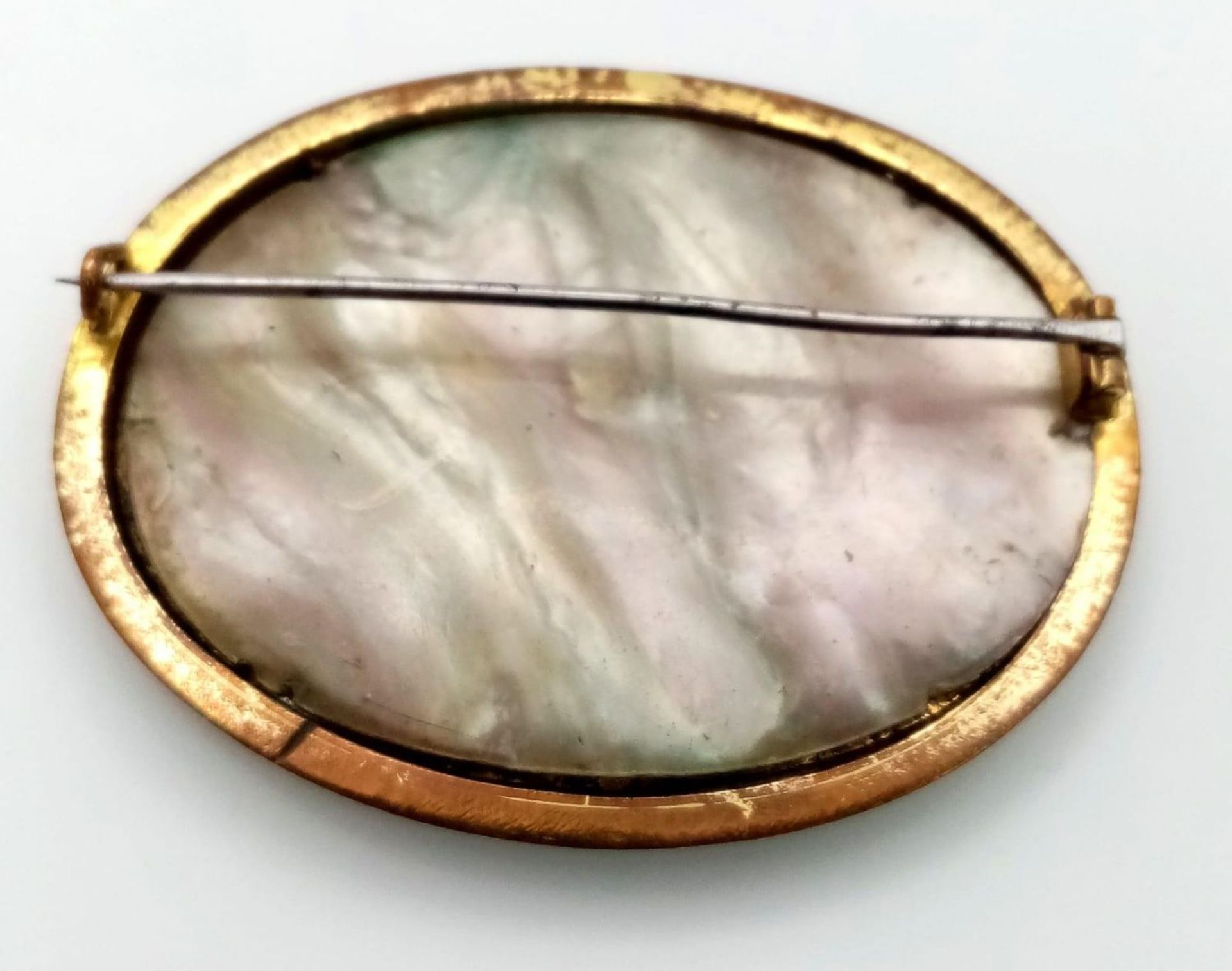 An Antique Bronze, Brass and Mother of Pearl Brooch. Brass and mop foundations with a decorative - Bild 5 aus 6