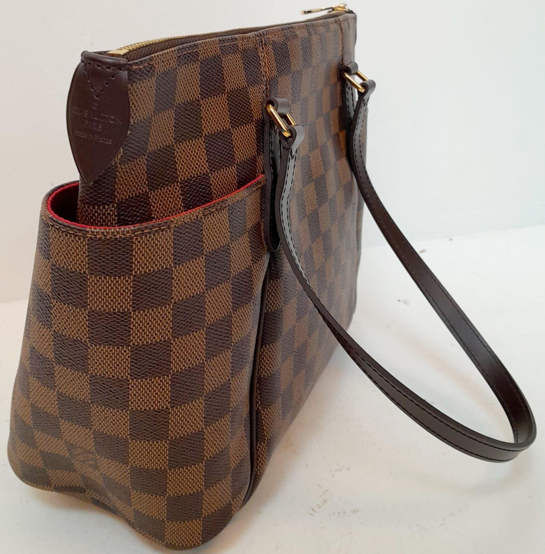 A Louis Vuitton Damier Ebene 'Totally PM' Shoulder Bag. Leather exterior with gold-toned hardware, - Bild 2 aus 4