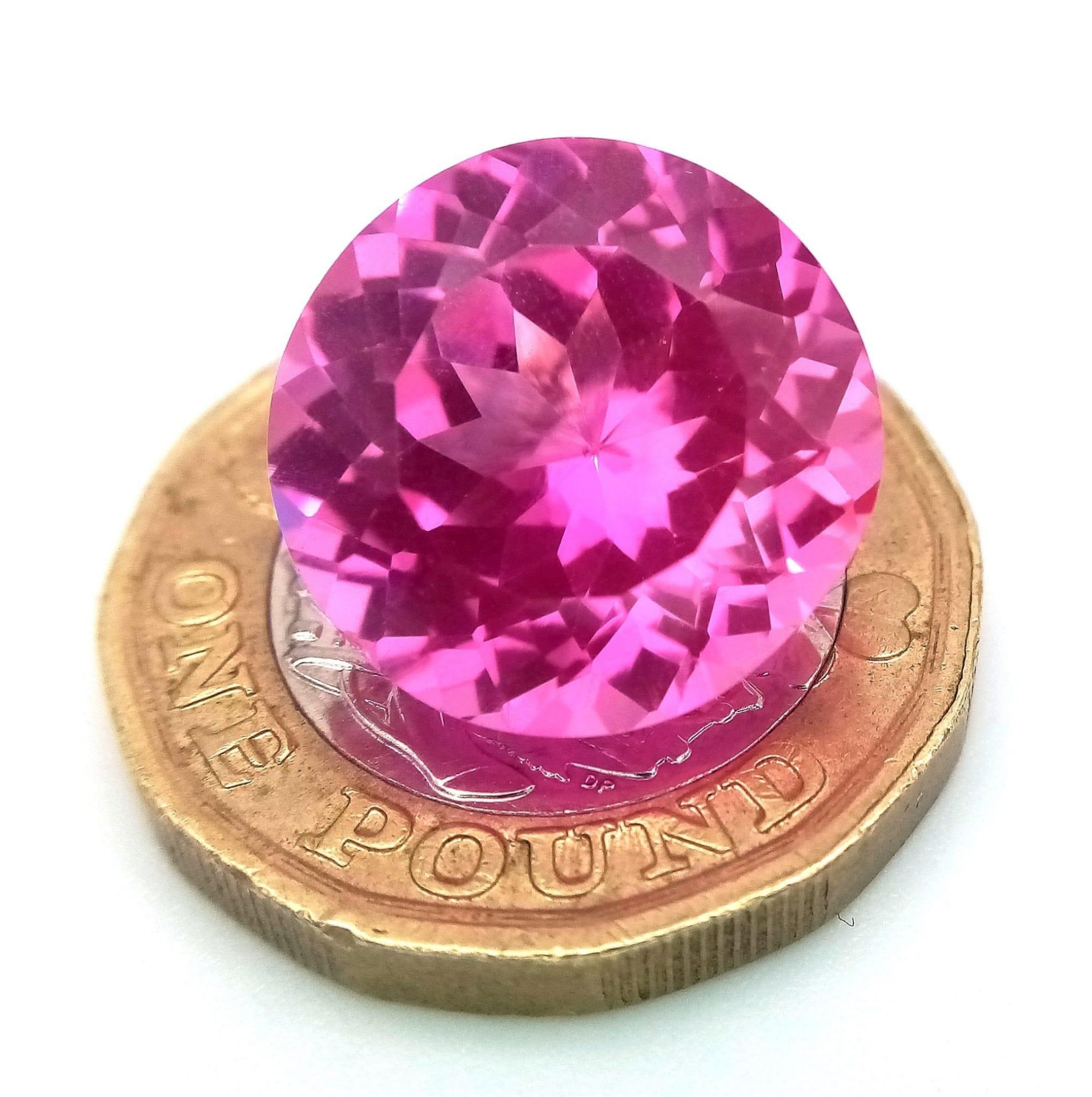 A Beautiful 18ct Pink Kunzite Gemstone. Round cut. No visible marks or inclusions. No certificate so - Image 2 of 4