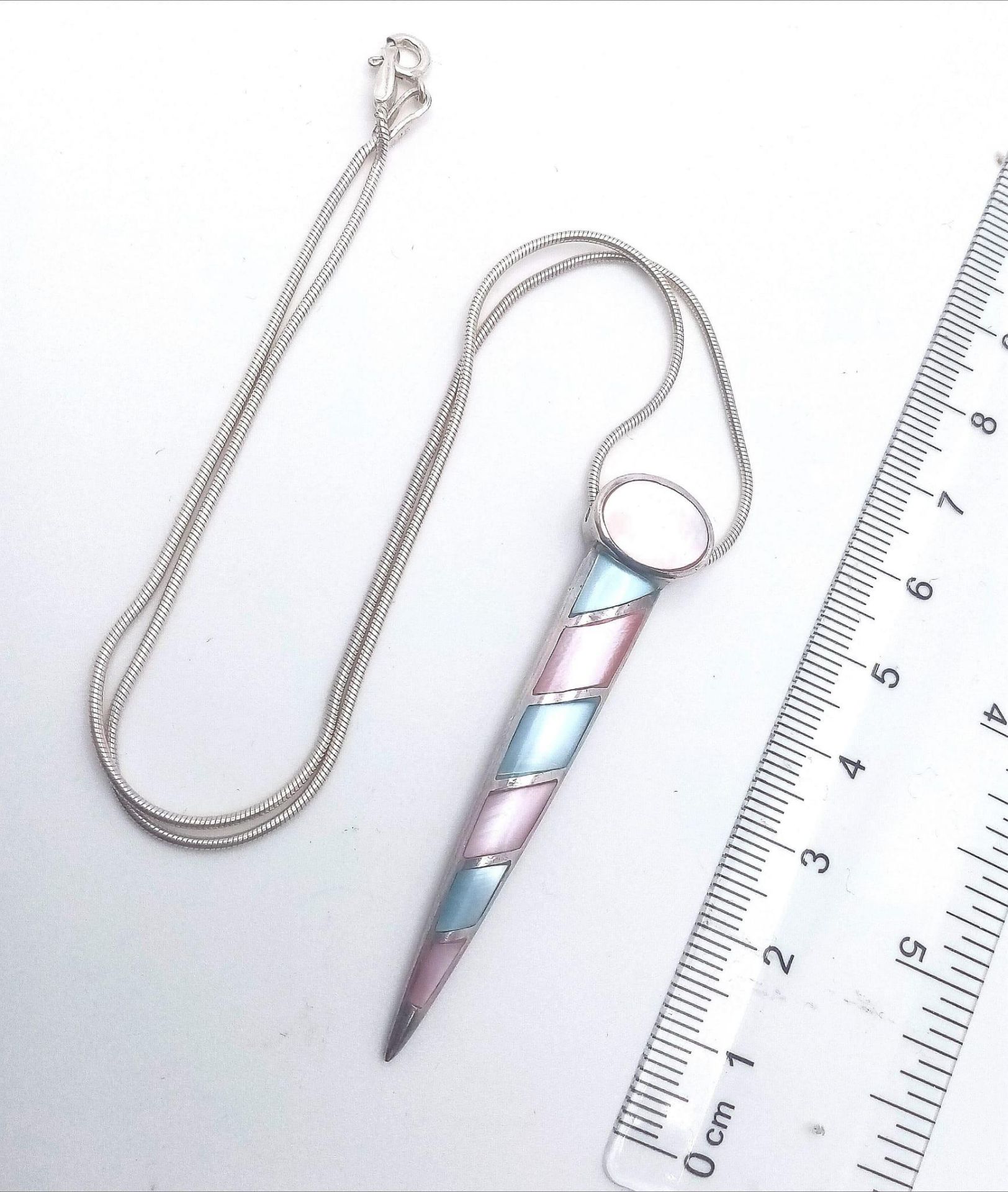 A fancy 925 silver Mother of Pearl inlay pendant on silver chain. Total weight 11G. Total length - Bild 7 aus 9
