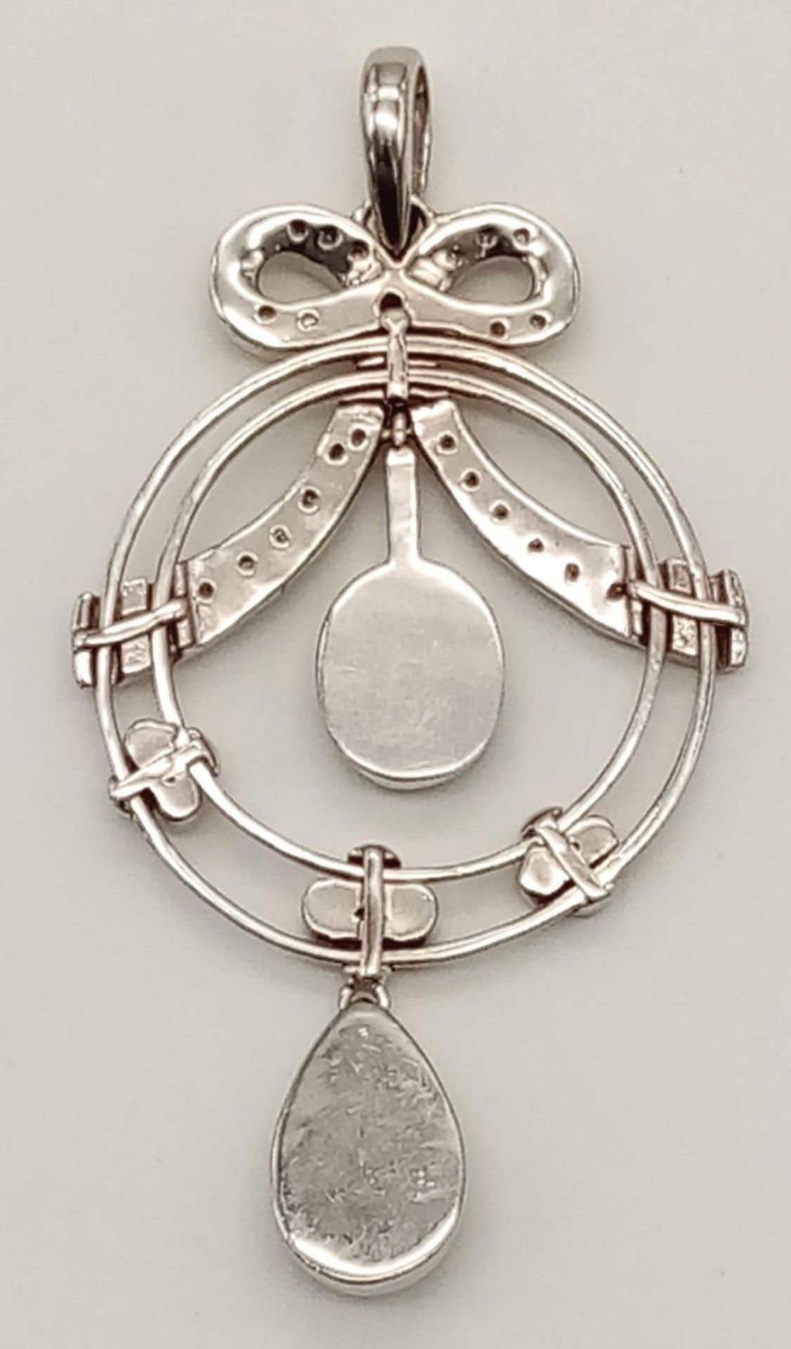 A VERY ATTRACTIVE STERLING SILVER STONE SET FANCY DROP PENDANT, BOW TIE DESIGNED WITH 2 LARGE - Image 5 of 6