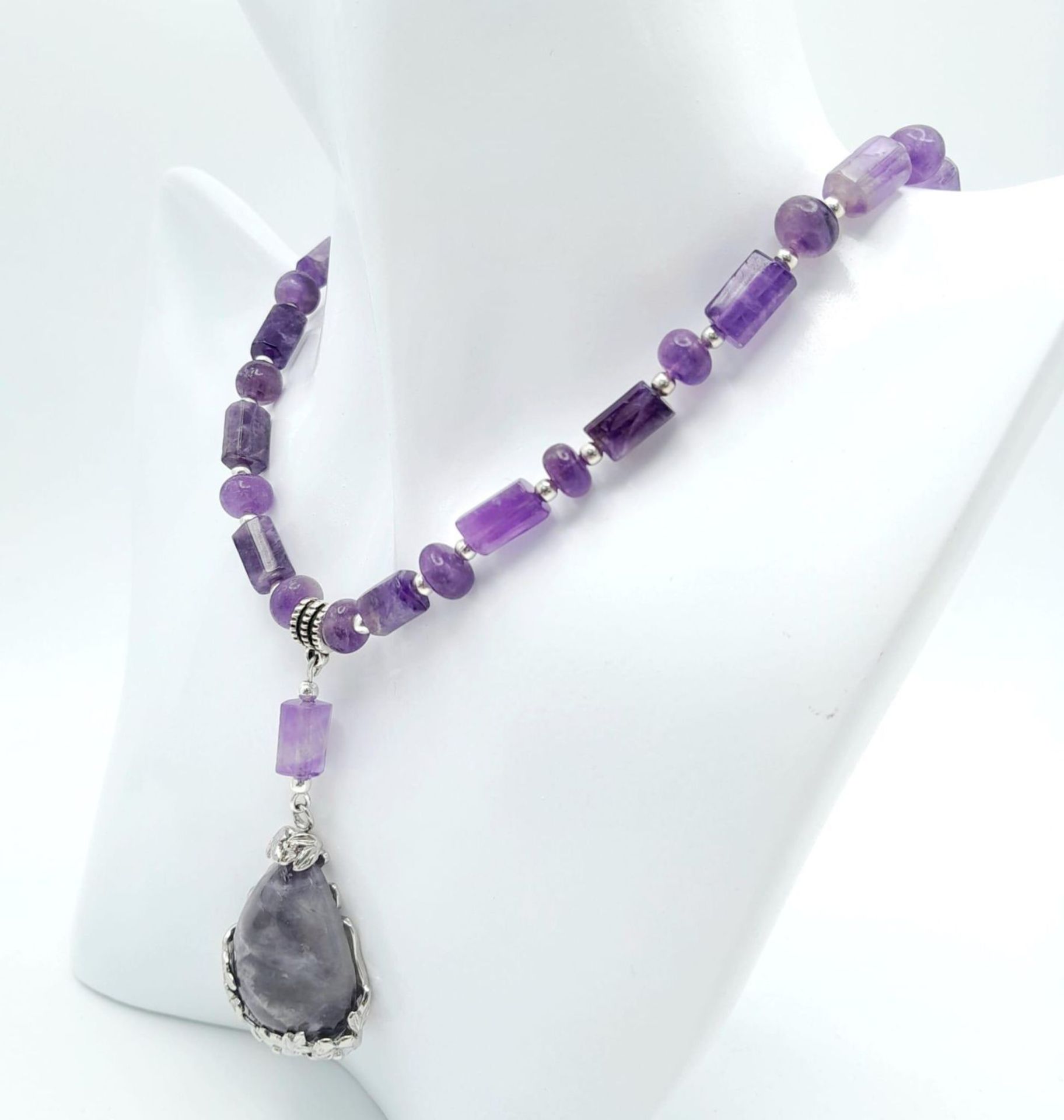 An original Brazilian AMETHYST necklace and earrings set, with round and cylindrical alternating - Image 7 of 12