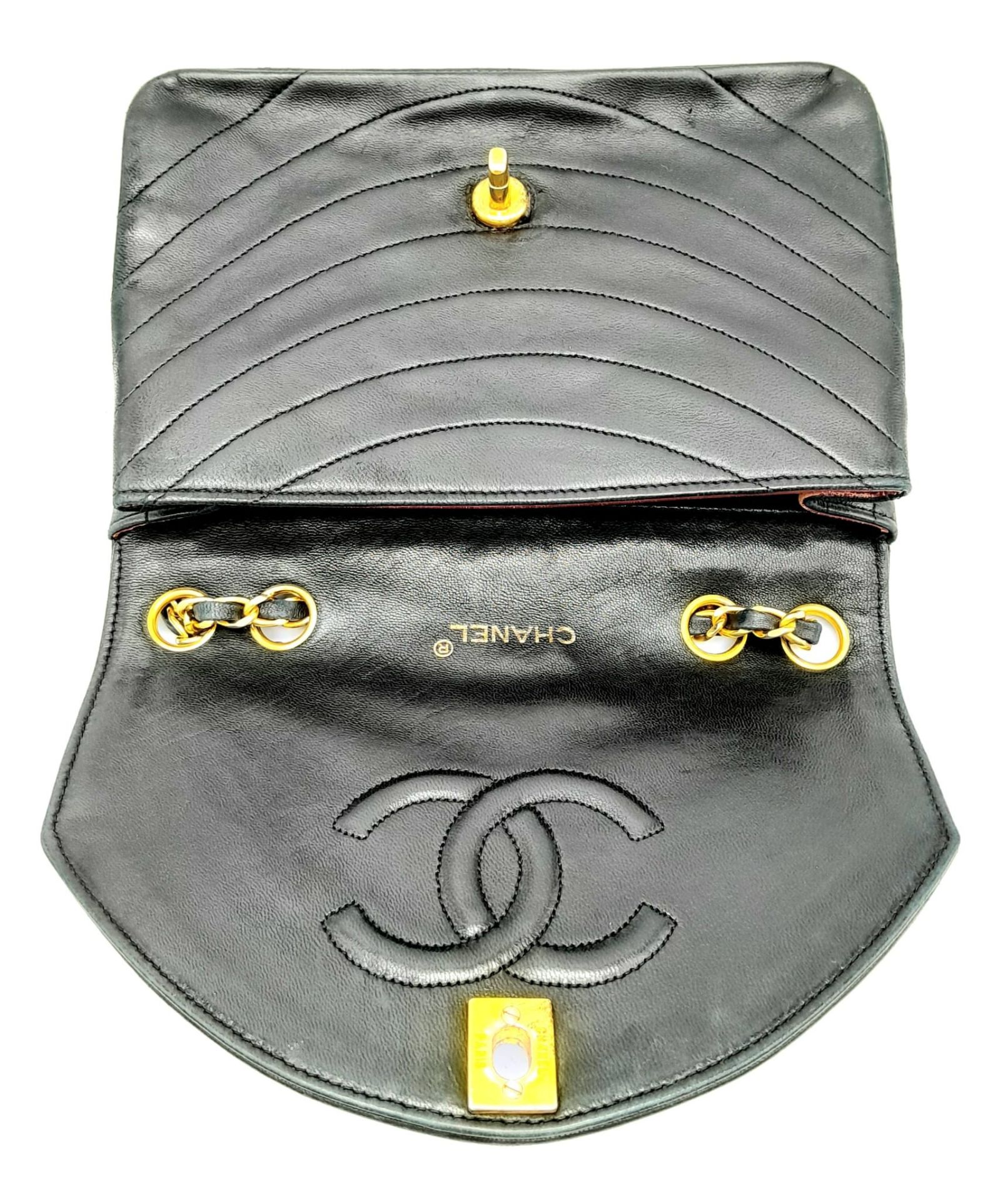 A Chanel (Coco Mark) Lambskin Single Flap Double Chain Bag. Gold tone hardware including CC clasp. - Bild 3 aus 10