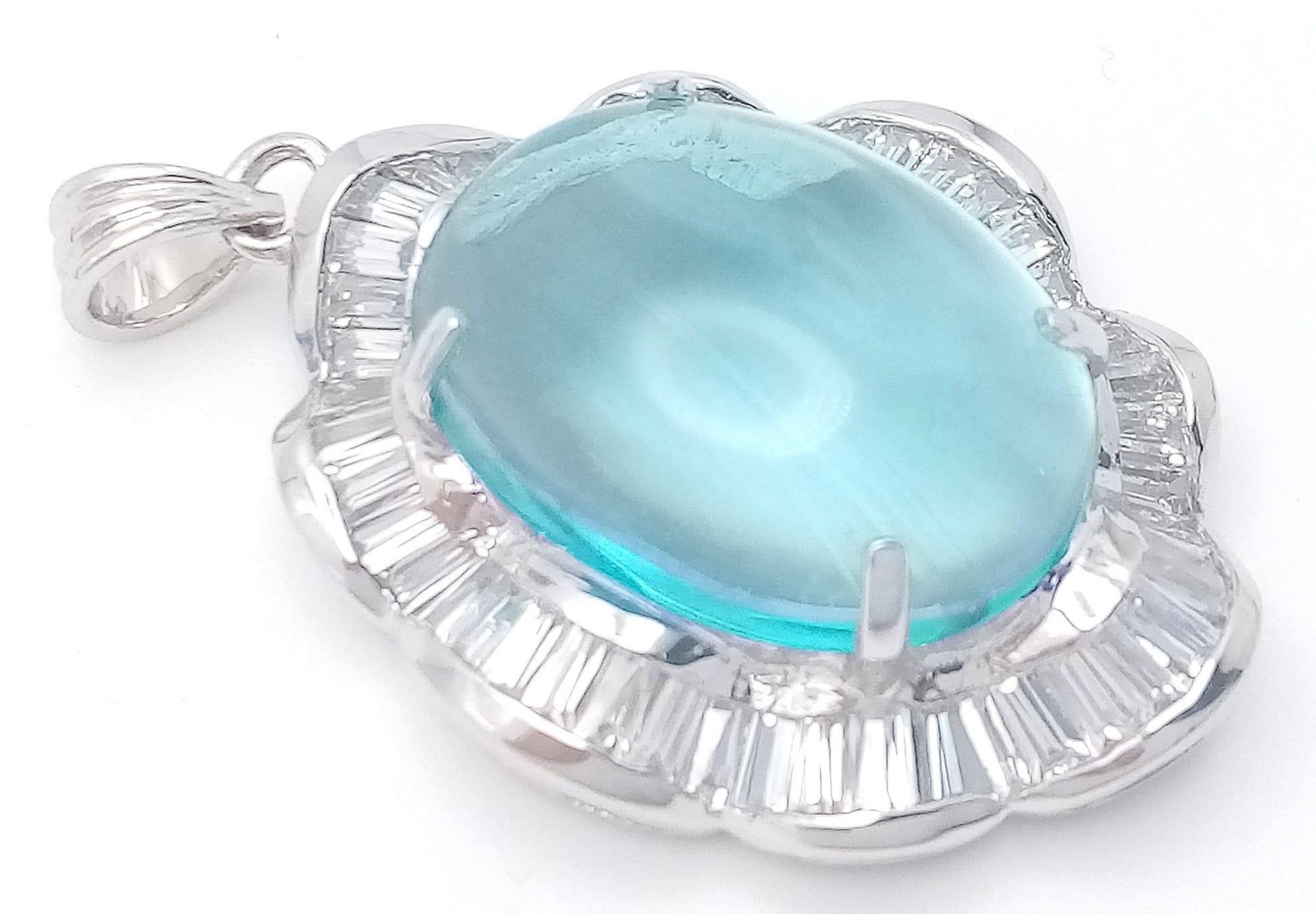 A Sterling Silver Stone Set Pendant. 4cm length, 9.9g total weight. Ref: 8277