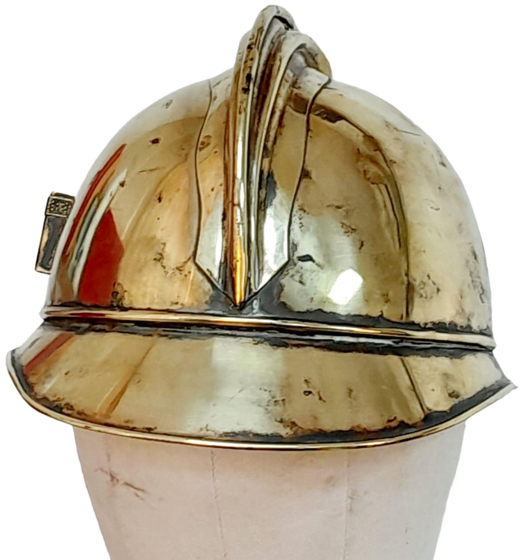 A Late 19th Century French Fireman's Brass Ornate Helmet. With original liner. - Bild 3 aus 4