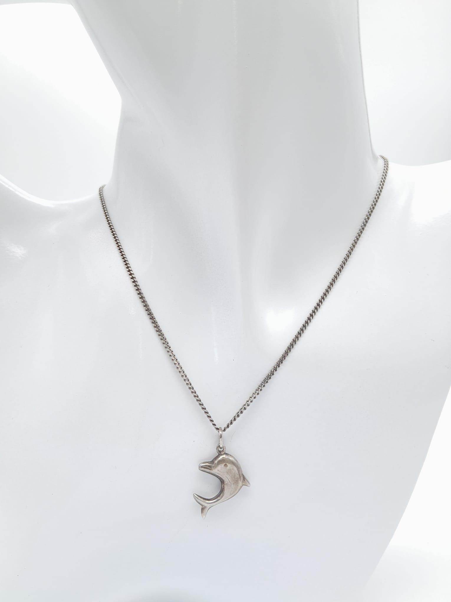 A vintage sterling silver dolphin pendant on silver curb chain. Total weight 4.2G. Total length - Image 3 of 6