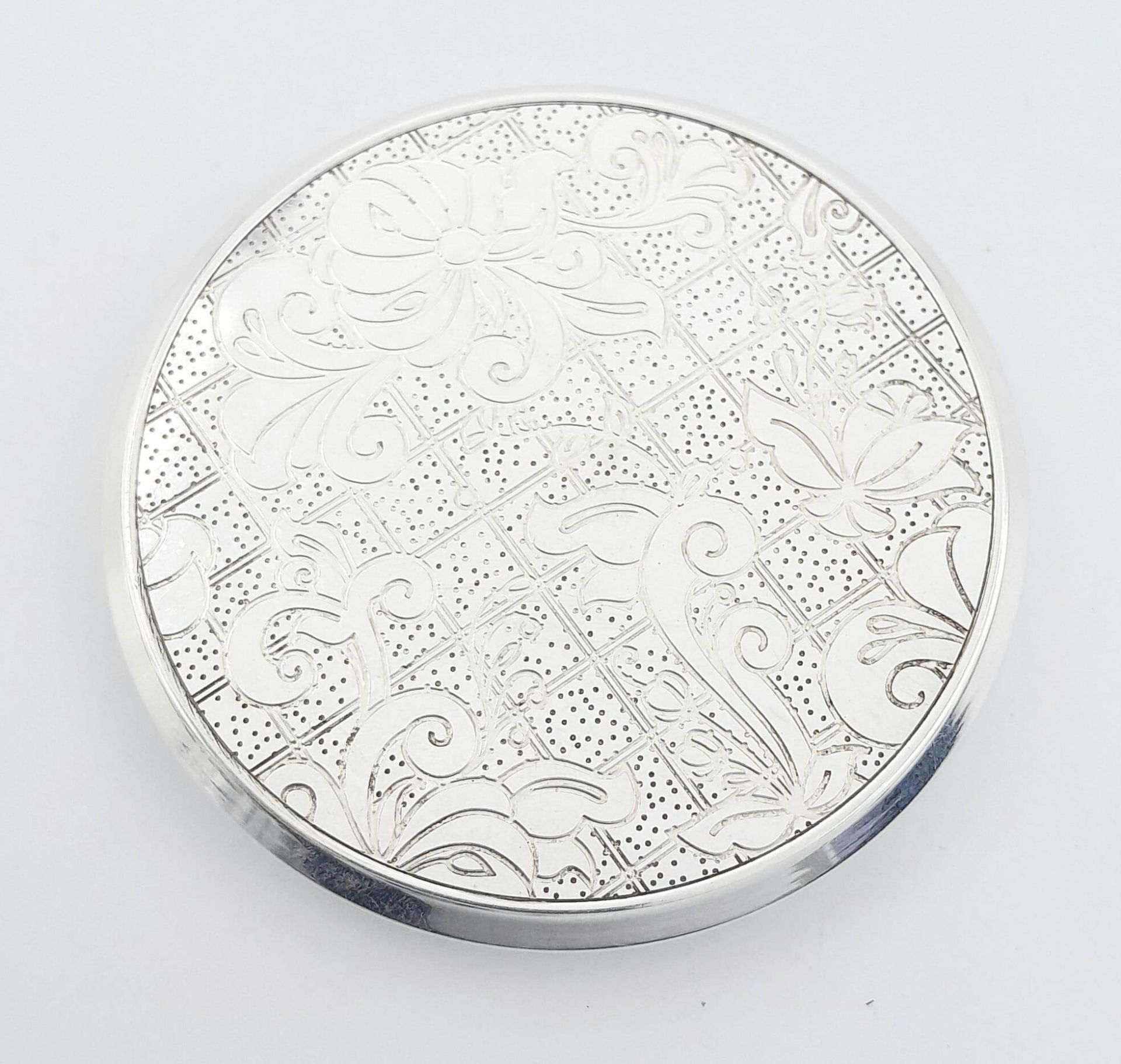 A white metal (untested) CRISTOFLE ladies mirror, diameter: 70 mm, weight: 138 g. - Bild 4 aus 6