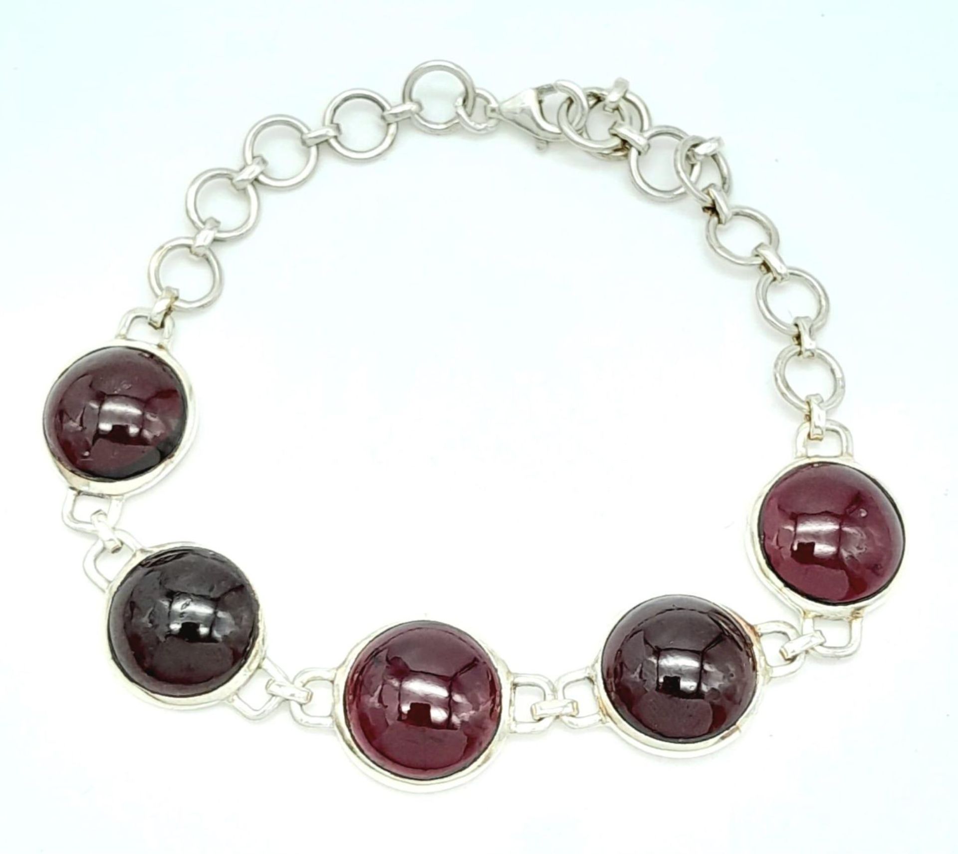 A Sterling Silver Red Stone Cabochon Set Bracelet. 19cm Length. 1.3cm Width. Gross Weight 12.75 - Bild 3 aus 10