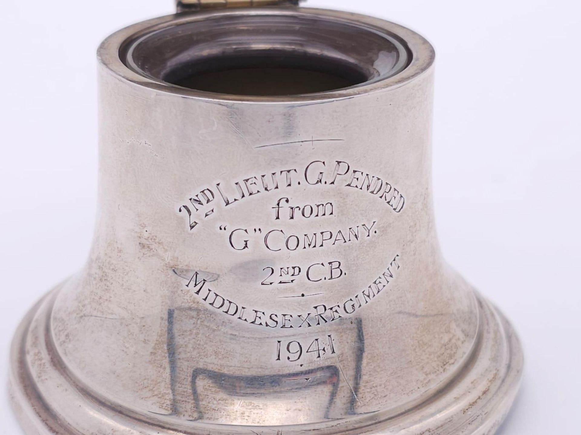 A WW2 Era Silver Inkwell in the Form of a Bell - Dedicated to 2nd Lieutenant G. Pendred from 'G' - Bild 10 aus 19