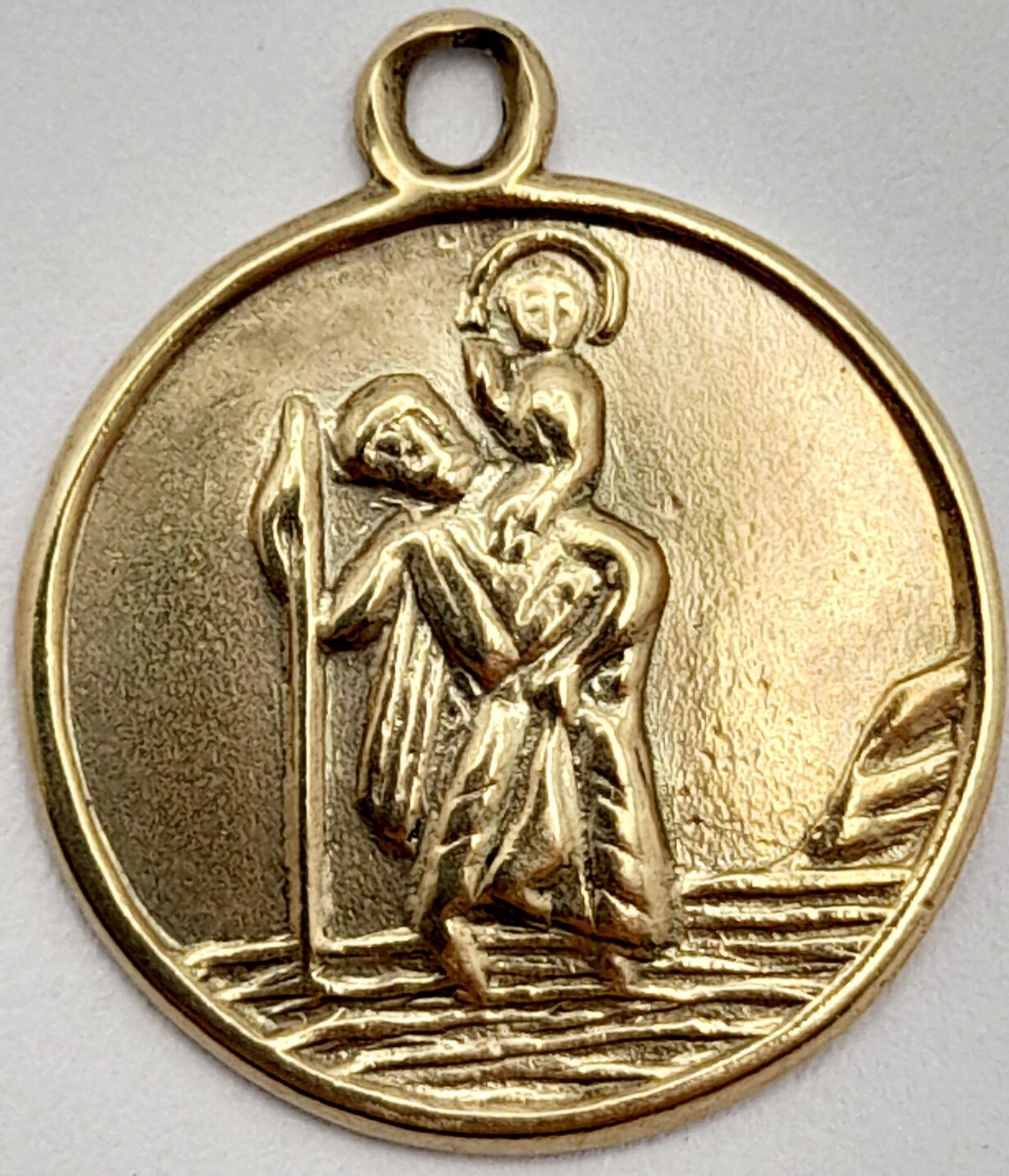 A 9K Yellow Gold St. Christopher Pendant/Charm. 2cm. 2.7g