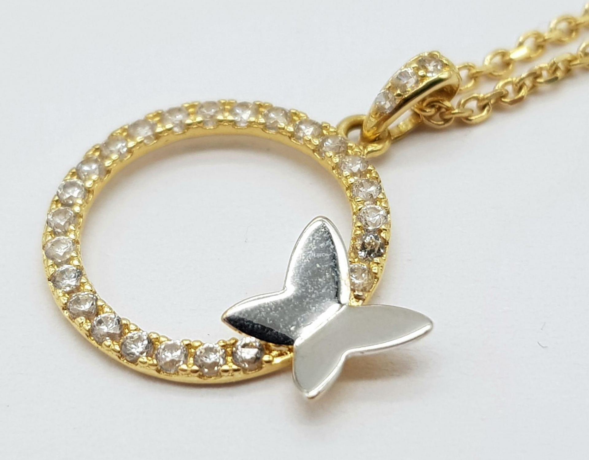 a pretty 18K Yellow Gold CZ stone Set Butterfly pendant on 19” length 18k gold Necklace, 3.9g - Image 5 of 11