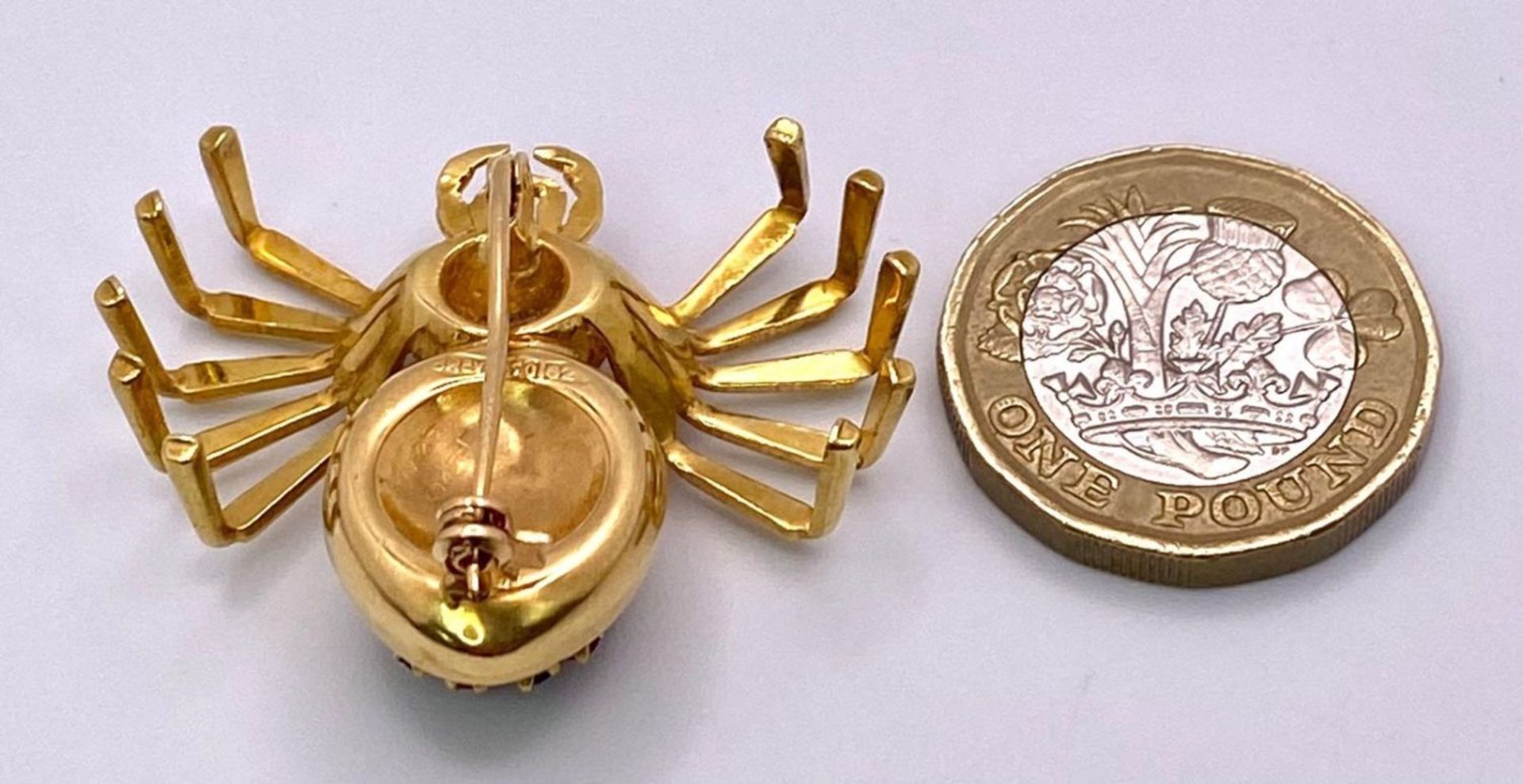 The Richest Spider in the World! 18K Yellow Gold, Sapphires and Rubies Create a Brooch/Pendant - Image 5 of 6