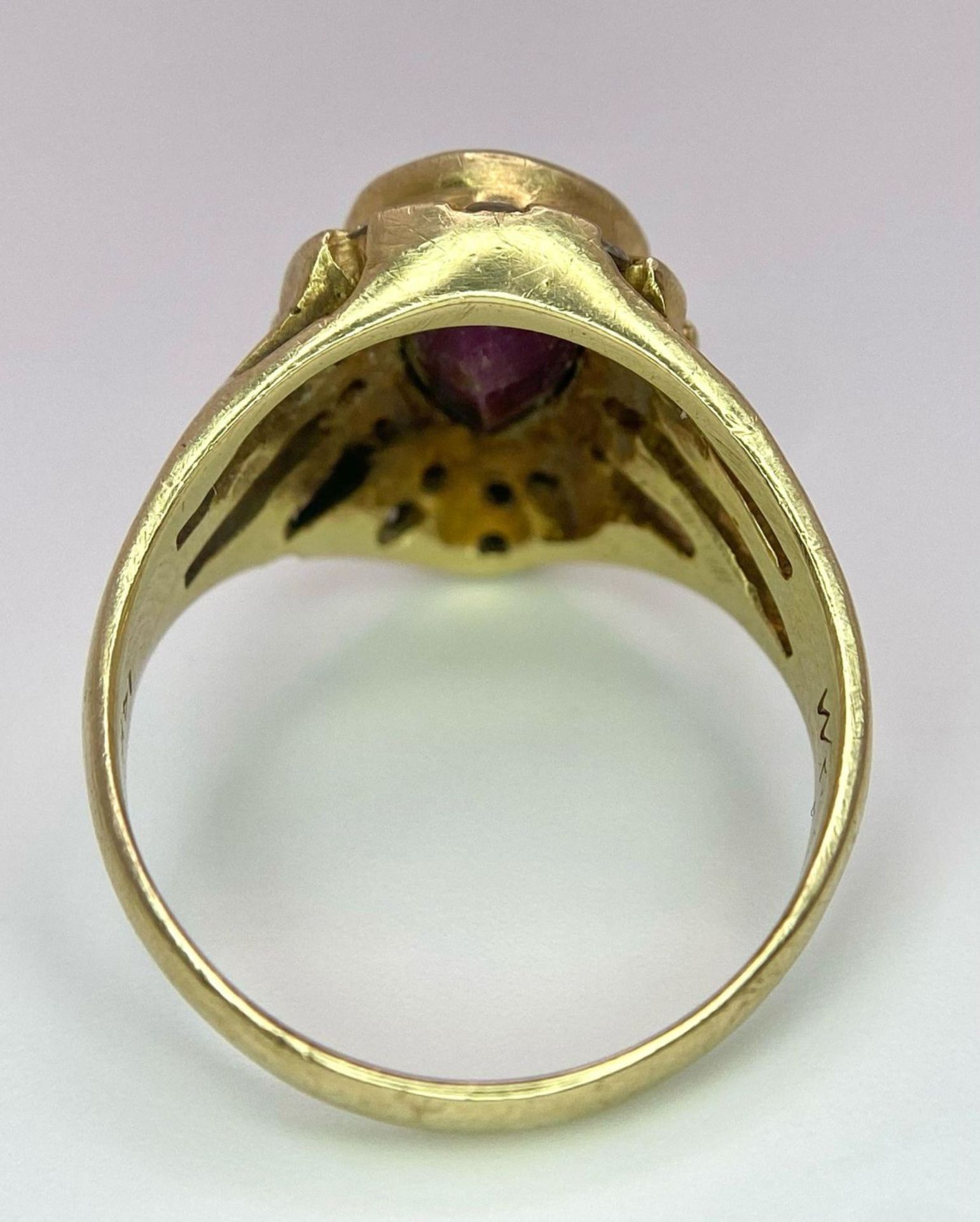 A Vintage 14K Yellow Gold Amethyst and Diamond Ring. Teardrop central amethyst with a diamond - Bild 15 aus 18