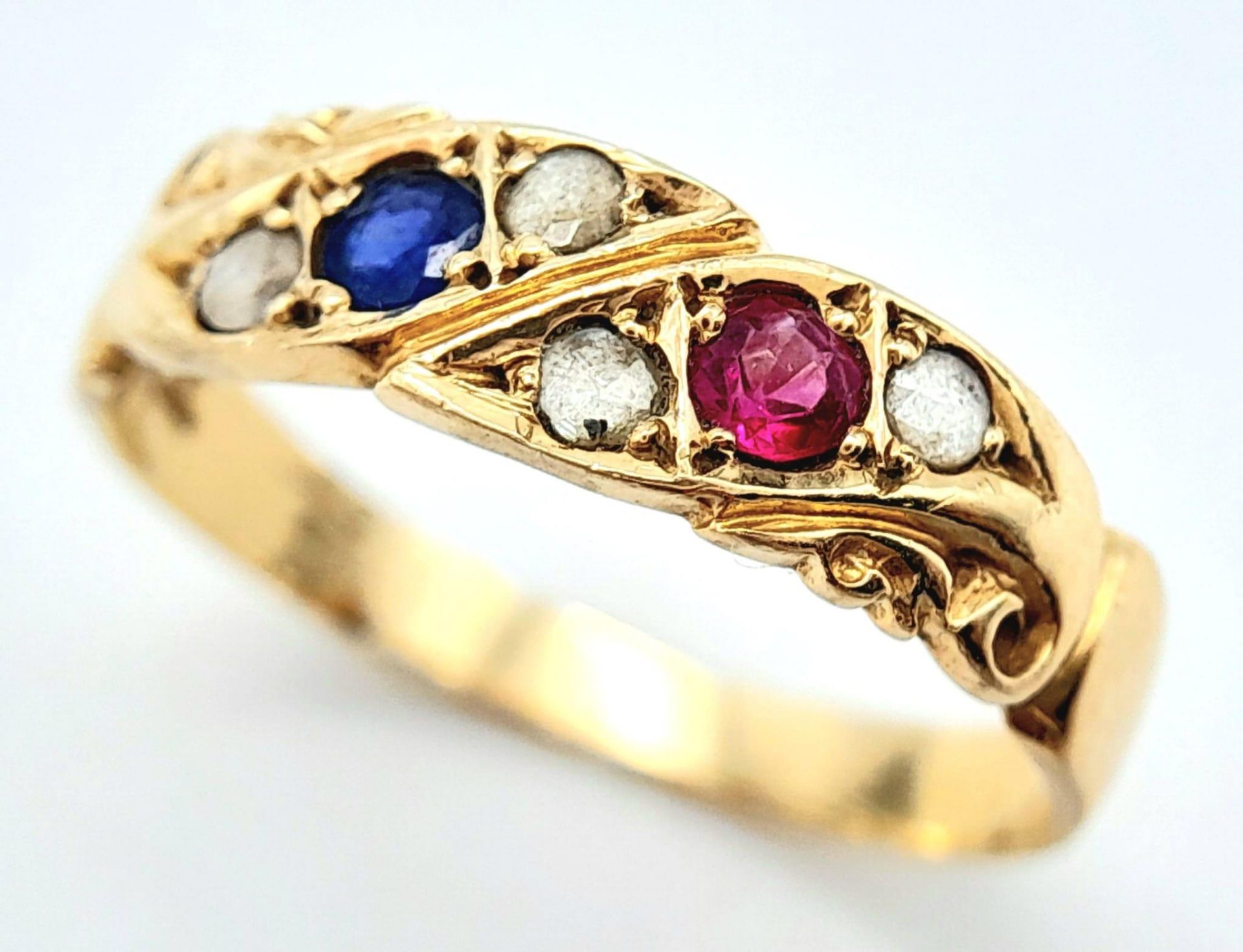 A VINTAGE 14K YELLOW GOLD DIAMOND, RUBY & SAPPHIRE SET RING. 2.1G. SIZE M 1/2. - Bild 3 aus 7