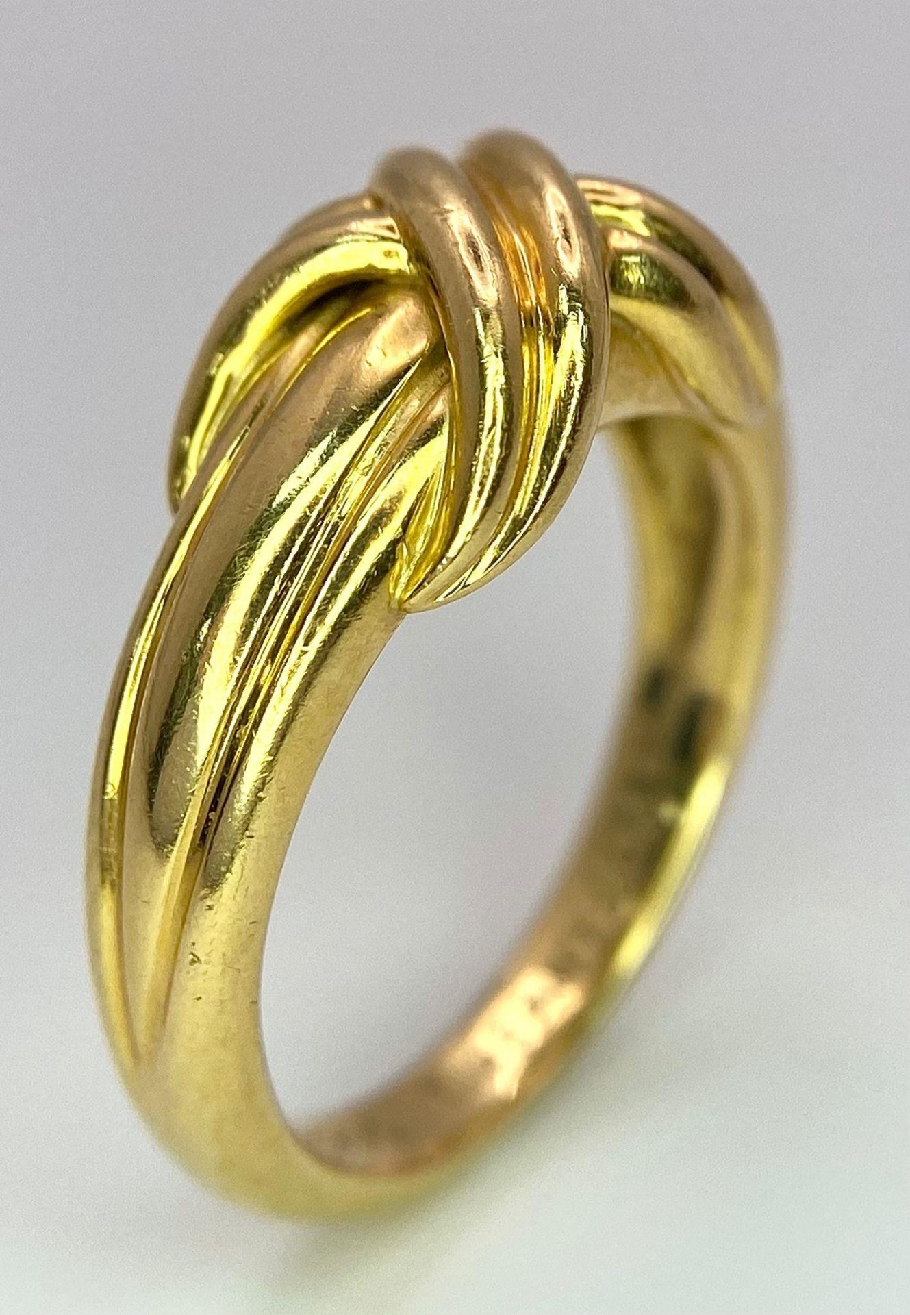 A Beautiful Tiffany and Co. 18K Gold Love Ring. Tiffany and co. markings. Size N. 7.2g weight. - Bild 6 aus 10