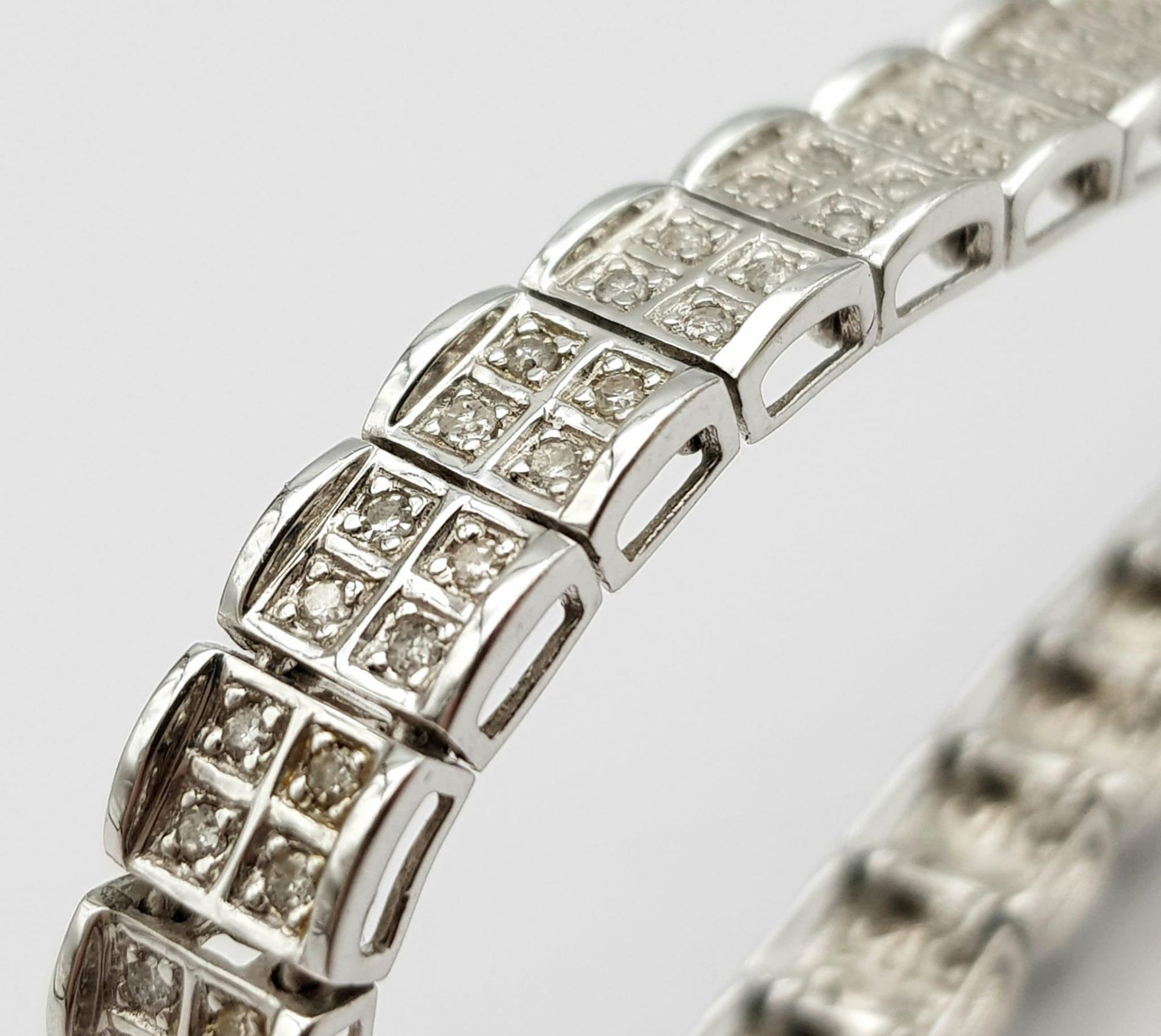 A 9K White Gold Diamond Set Bracelet, with Under Safety Catch Fitting. 1ctw, 19cm length, 12.7g - Bild 2 aus 14