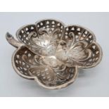 A VINTAGE SOLID SILVER SWEET DISH IN A PIERCED FRUIT DESIGN . 36.4gms 10cms TALL