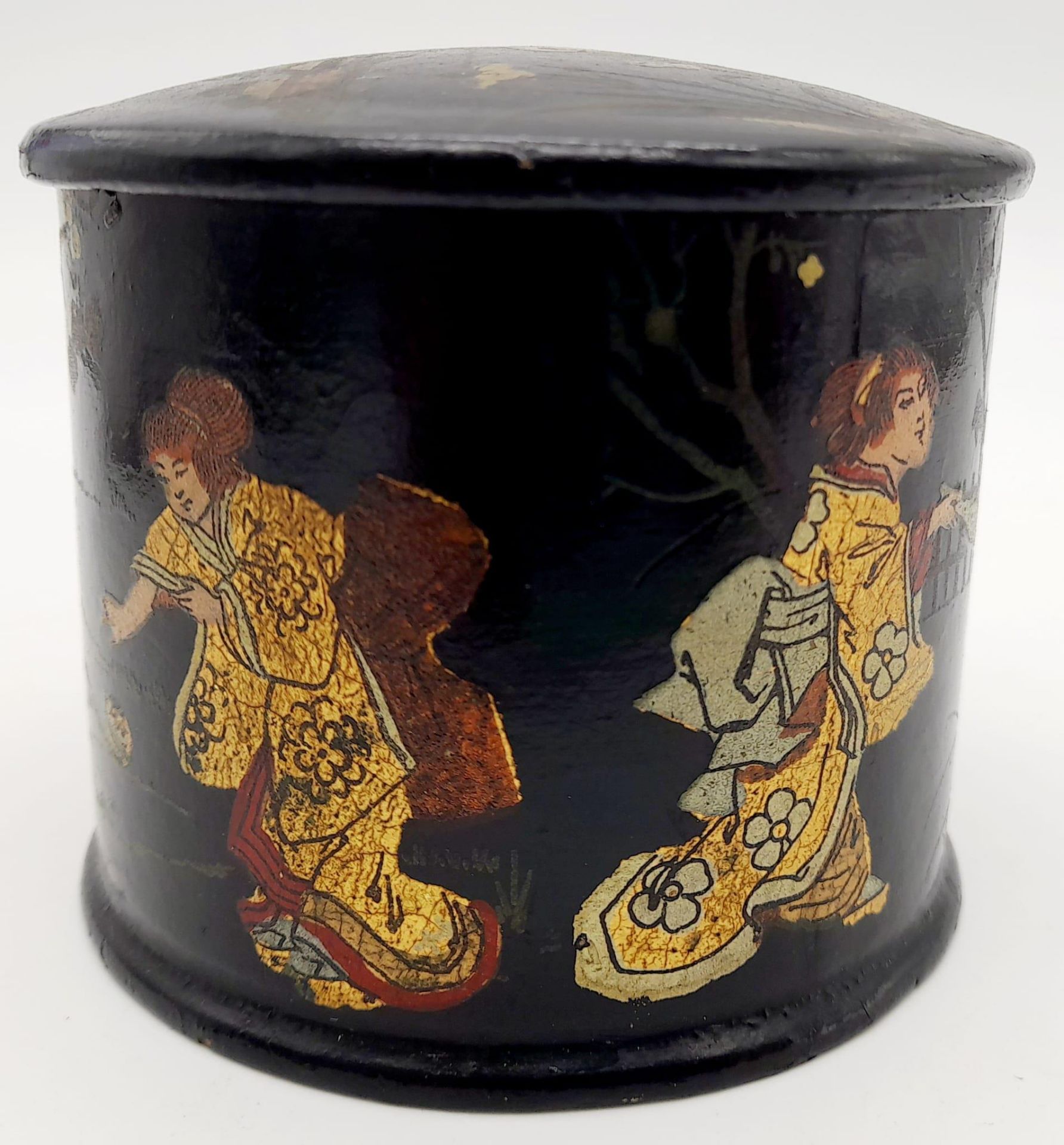 An Antique Chinese Black Lacquer Box. Wonderful decoration with gold on black depicting Mothers at - Image 7 of 13