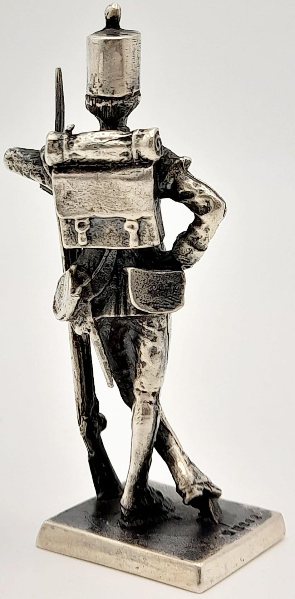 A Fully Hallmarked 1977 (Jubilee Year) Solid Silver Napoleonic Soldier Figure. Hallmarked London. - Bild 5 aus 13